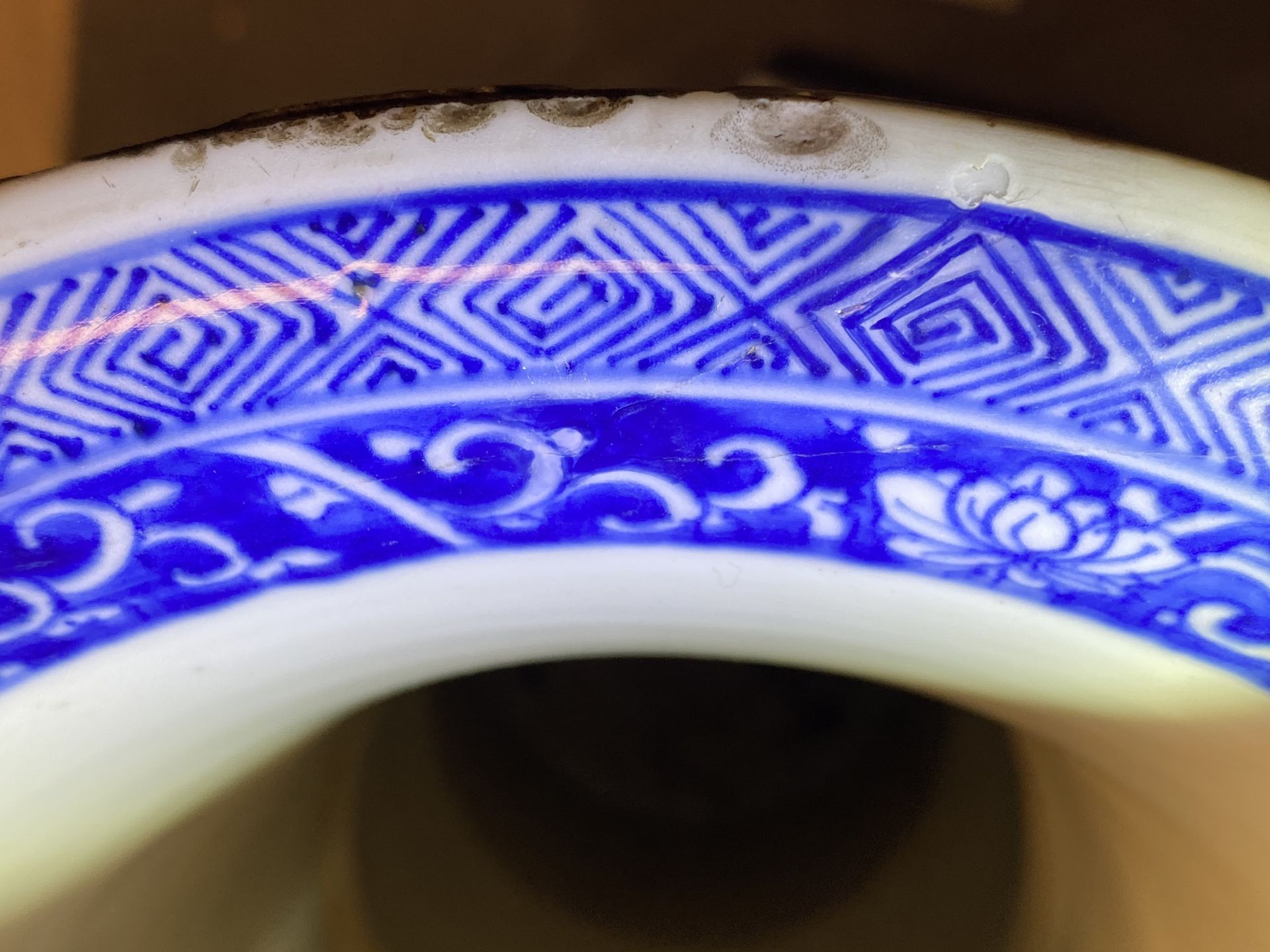A pair of large Chinese blue and white 'Long Eliza' beaker vases, Kangxi - Image 28 of 36