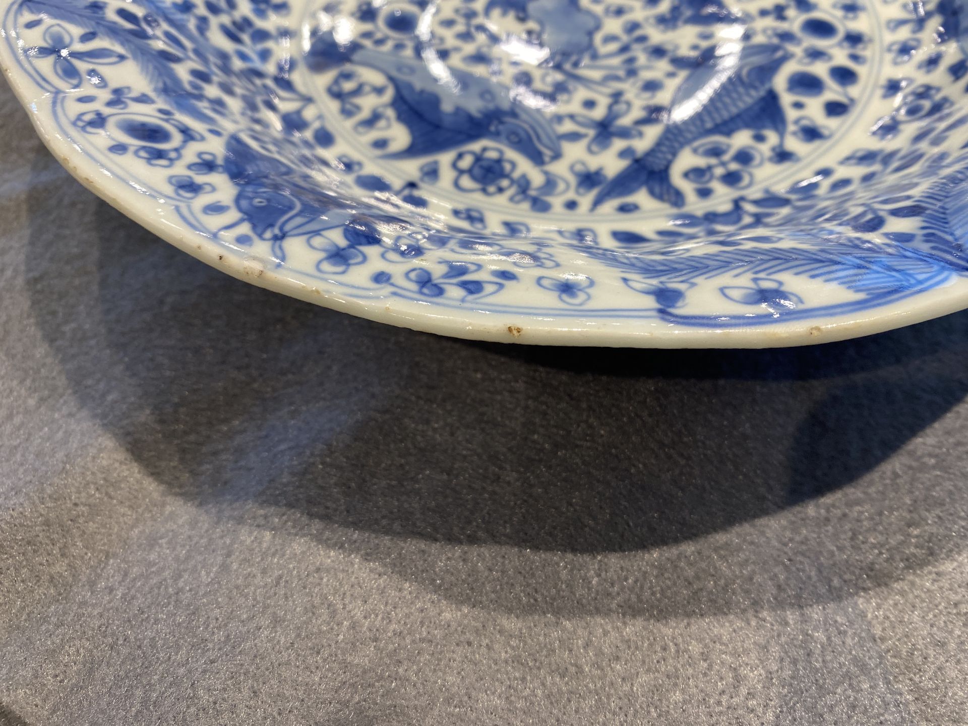 A Chinese blue and white lobed dish with fish, Kangxi - Image 7 of 7