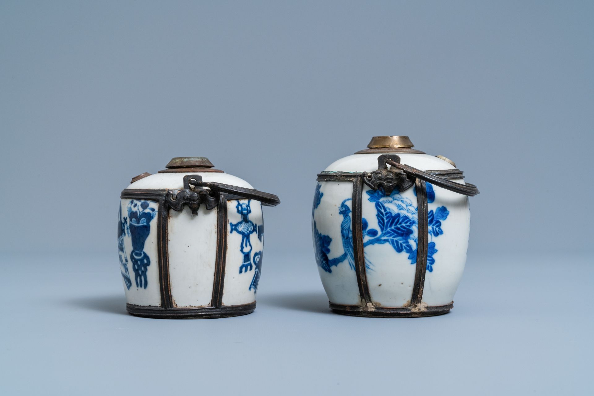 Two Chinese blue and white Vietnamese market 'Bleu de Hue' water pipes, 19th C. - Image 4 of 6