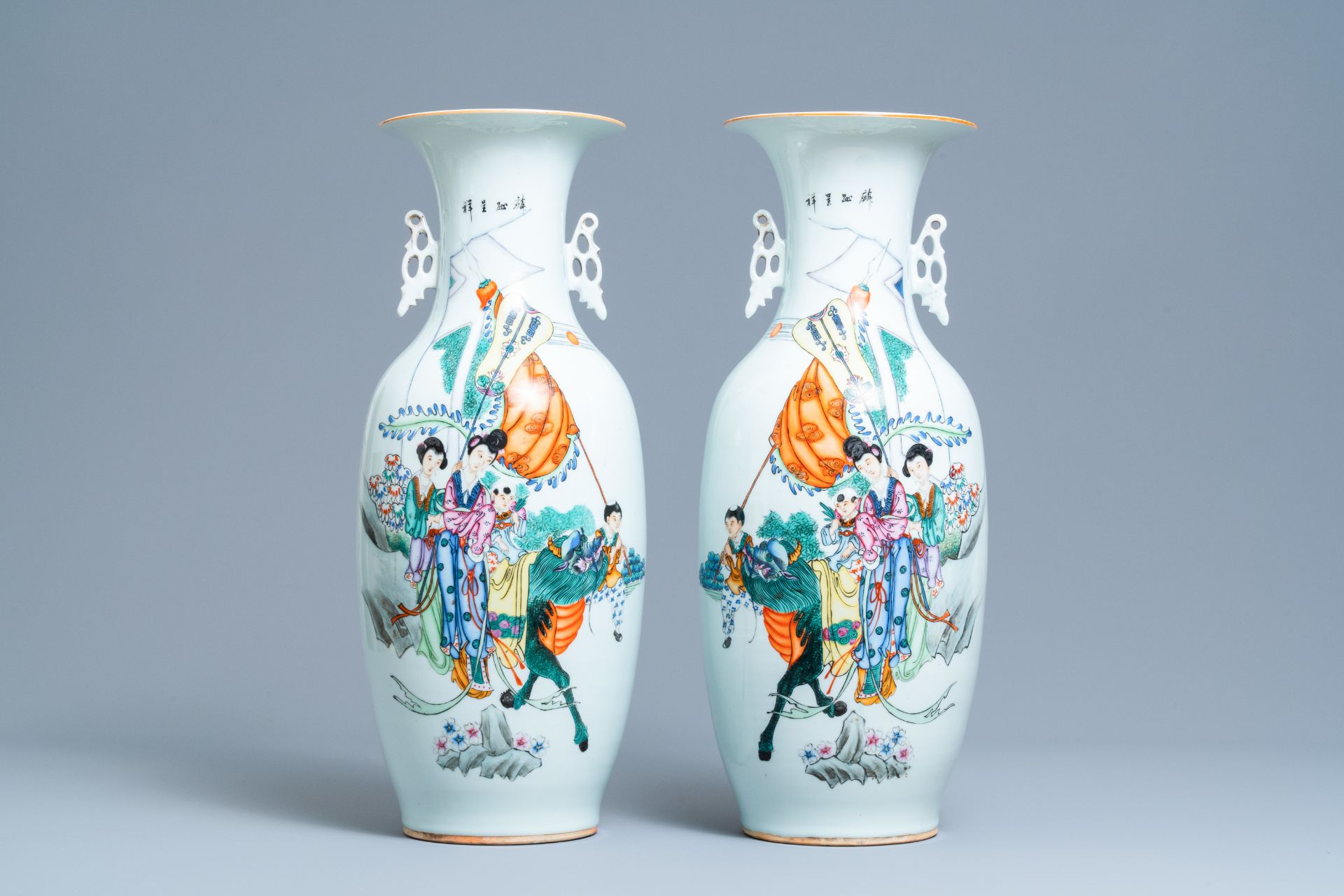 A pair of Chinese famille rose vases, 19/20thÊ C.