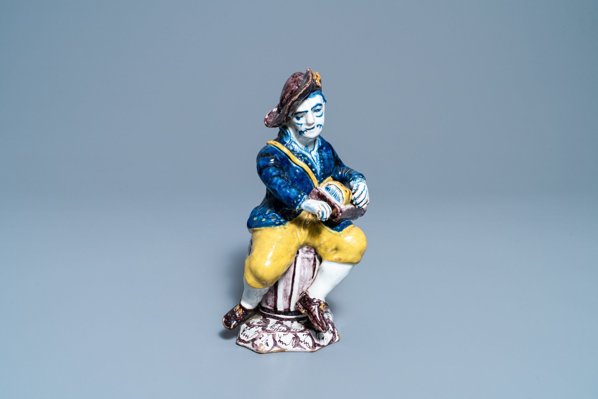 A polychrome Dutch Delft figure of a hurdy-gurdy player, 18th C. - Image 2 of 8