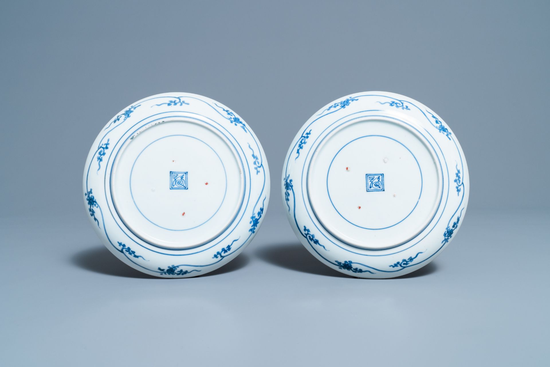 A pair of Japanese Arita blue and white Kakiemon-style 'deer' plates, Edo, 17/18th C. - Image 3 of 3
