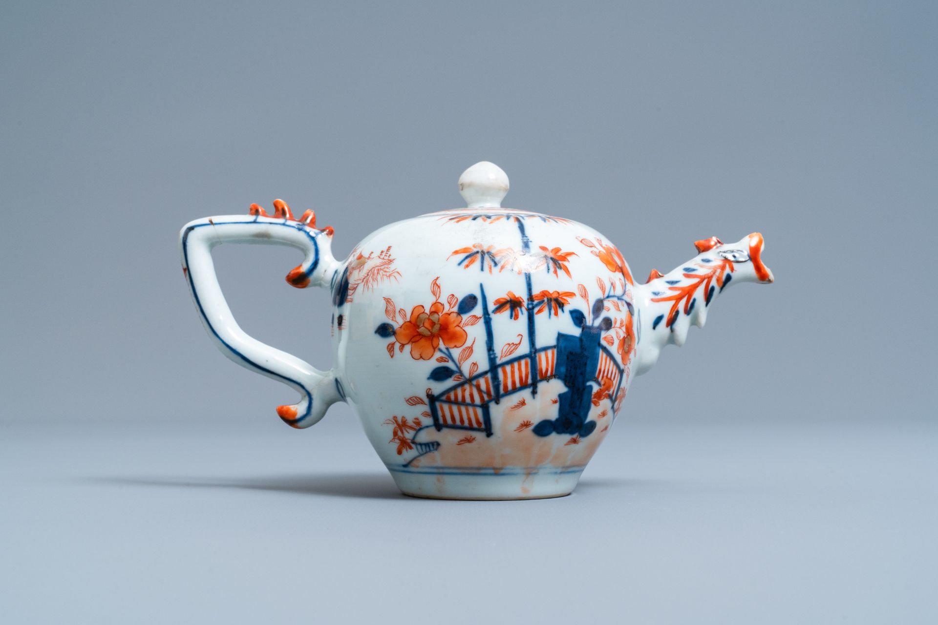 A Chinese Imari-style teapot, Kangxi - Image 4 of 7