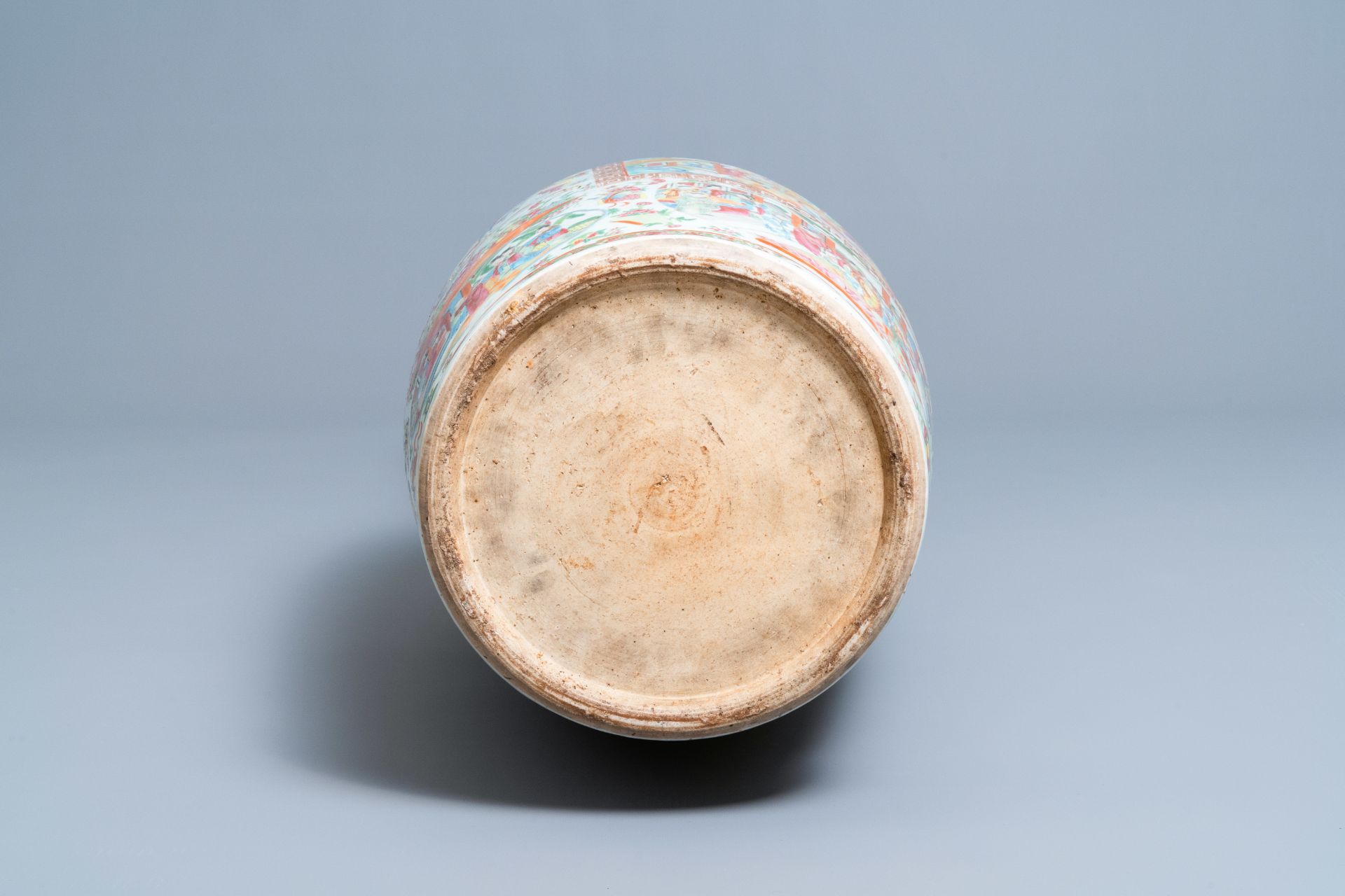 A large Chinese Canton famille rose vase, 19th C. - Image 6 of 7