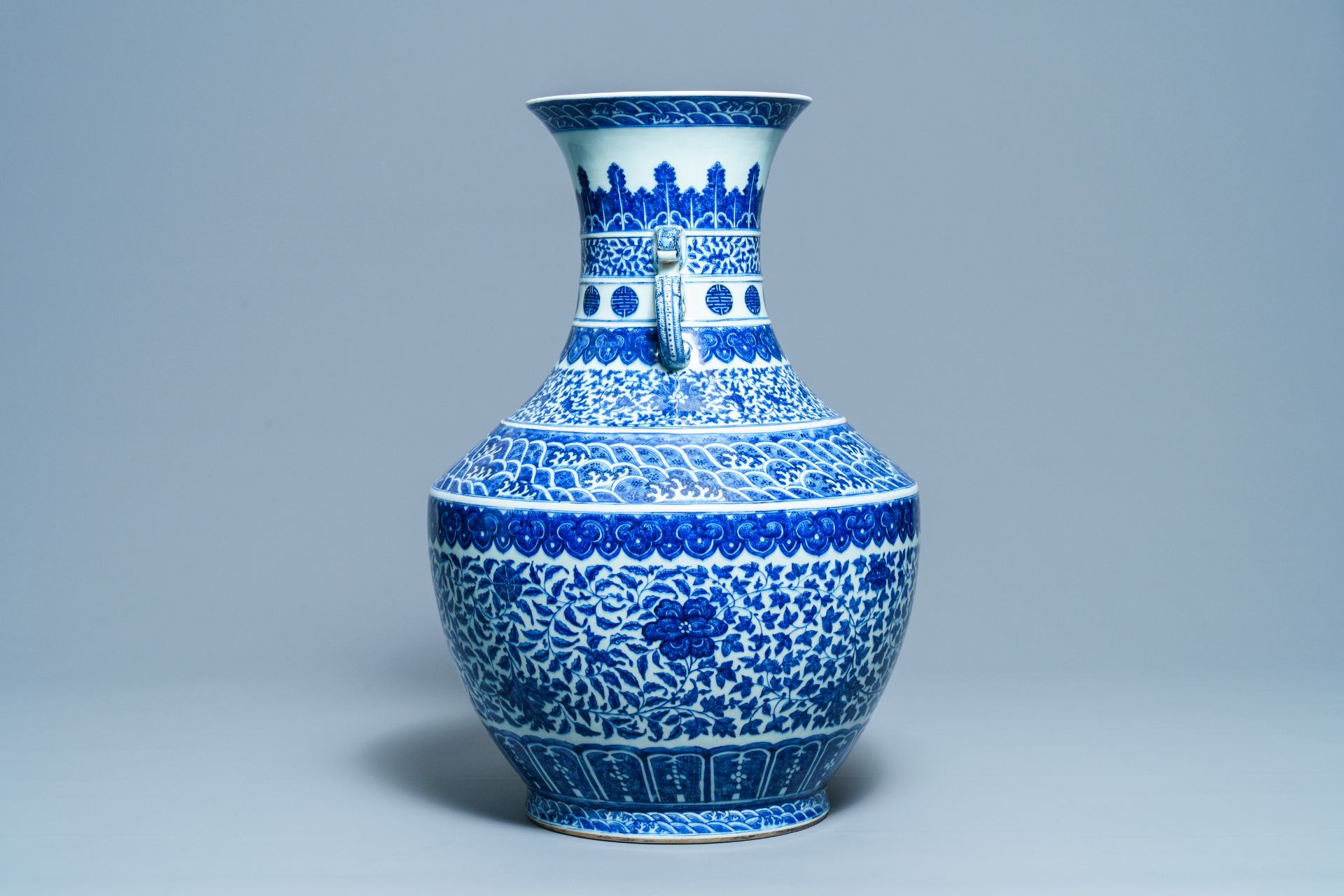 A large Chinese blue and white 'hu' vase with floral scrolls, Qianlong mark, 19th C - Bild 4 aus 6