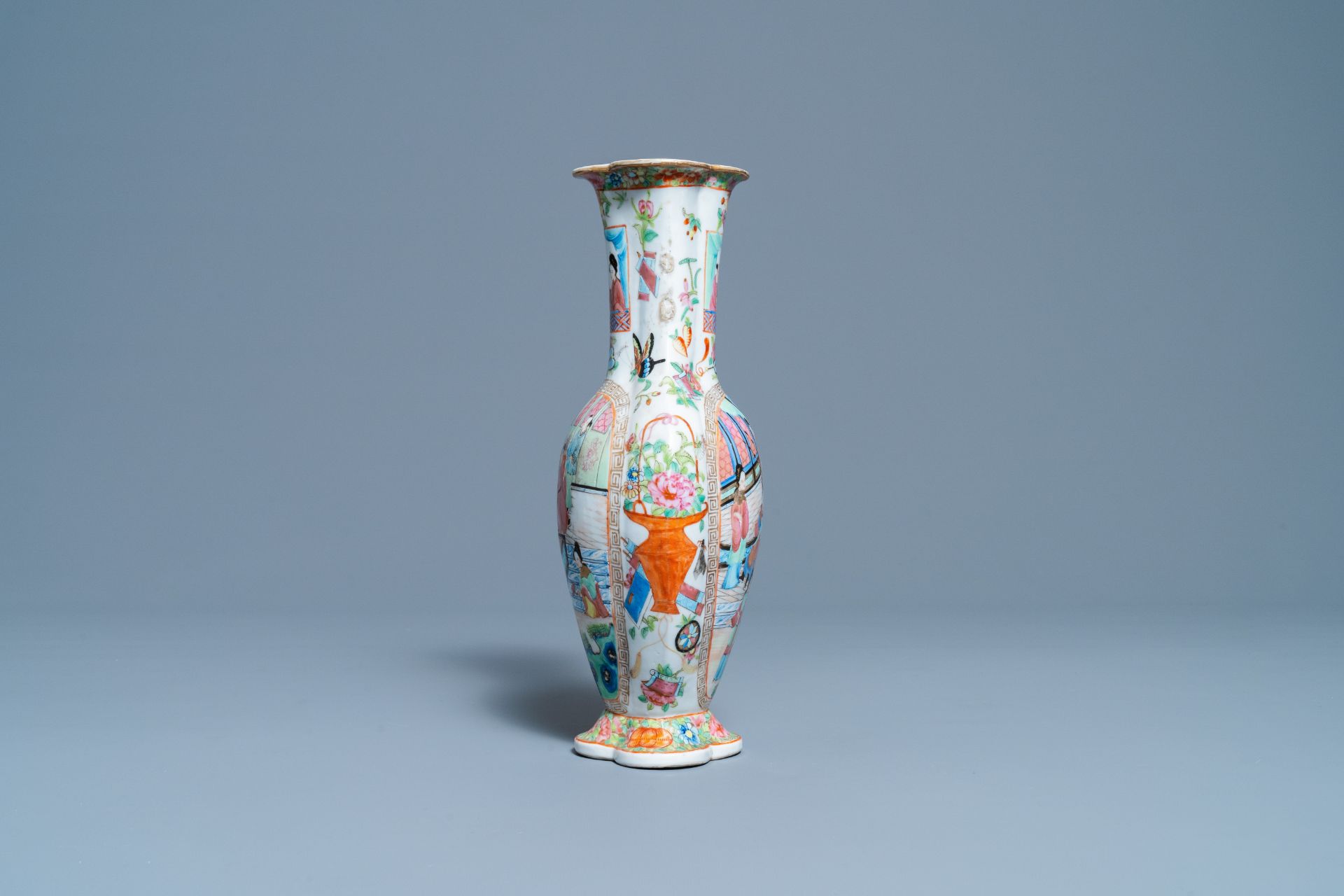 A Chinese Canton famille rose dish and a vase, 19th C. - Image 5 of 9