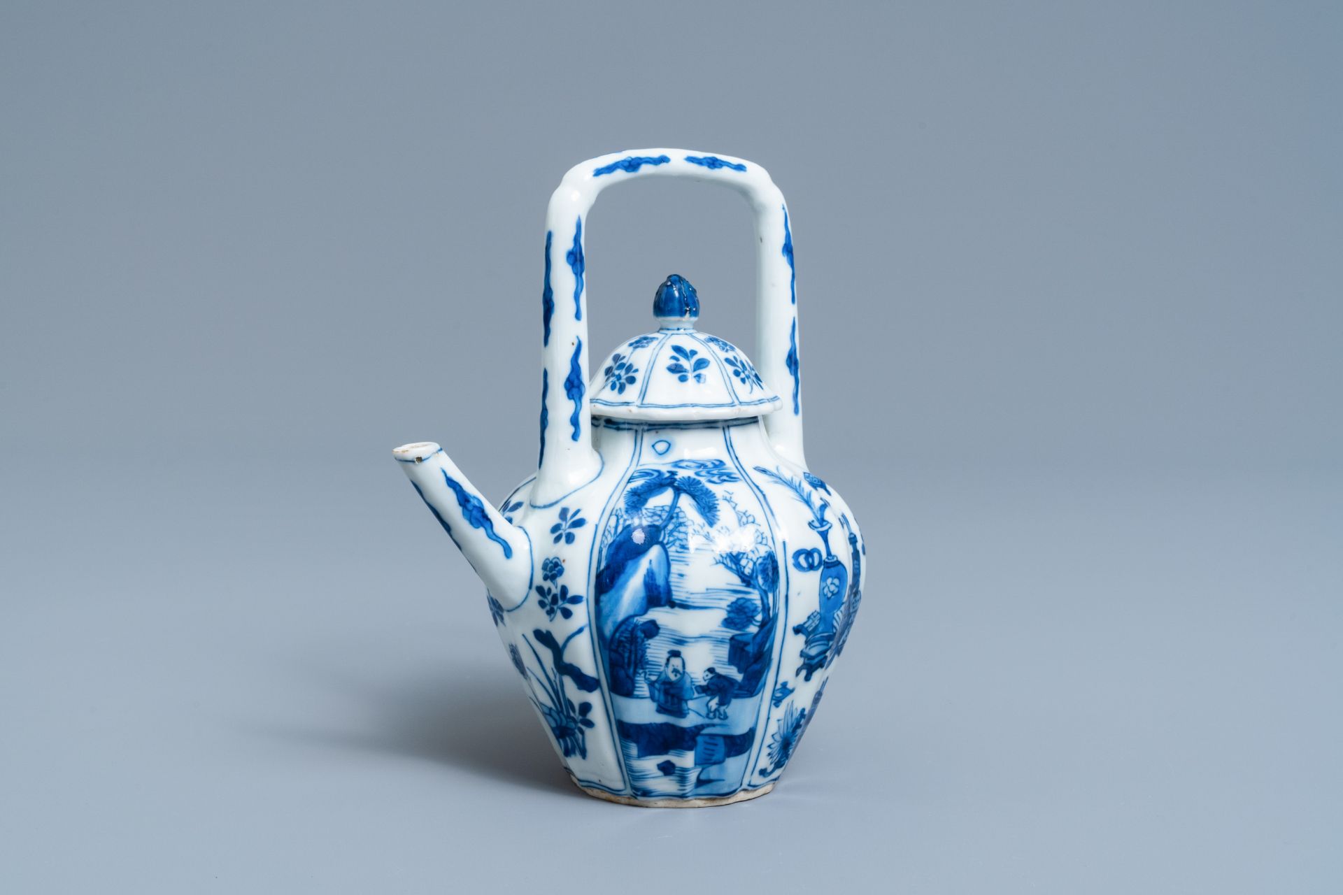 A ribbed Chinese blue and white teapot and cover, Kangxi