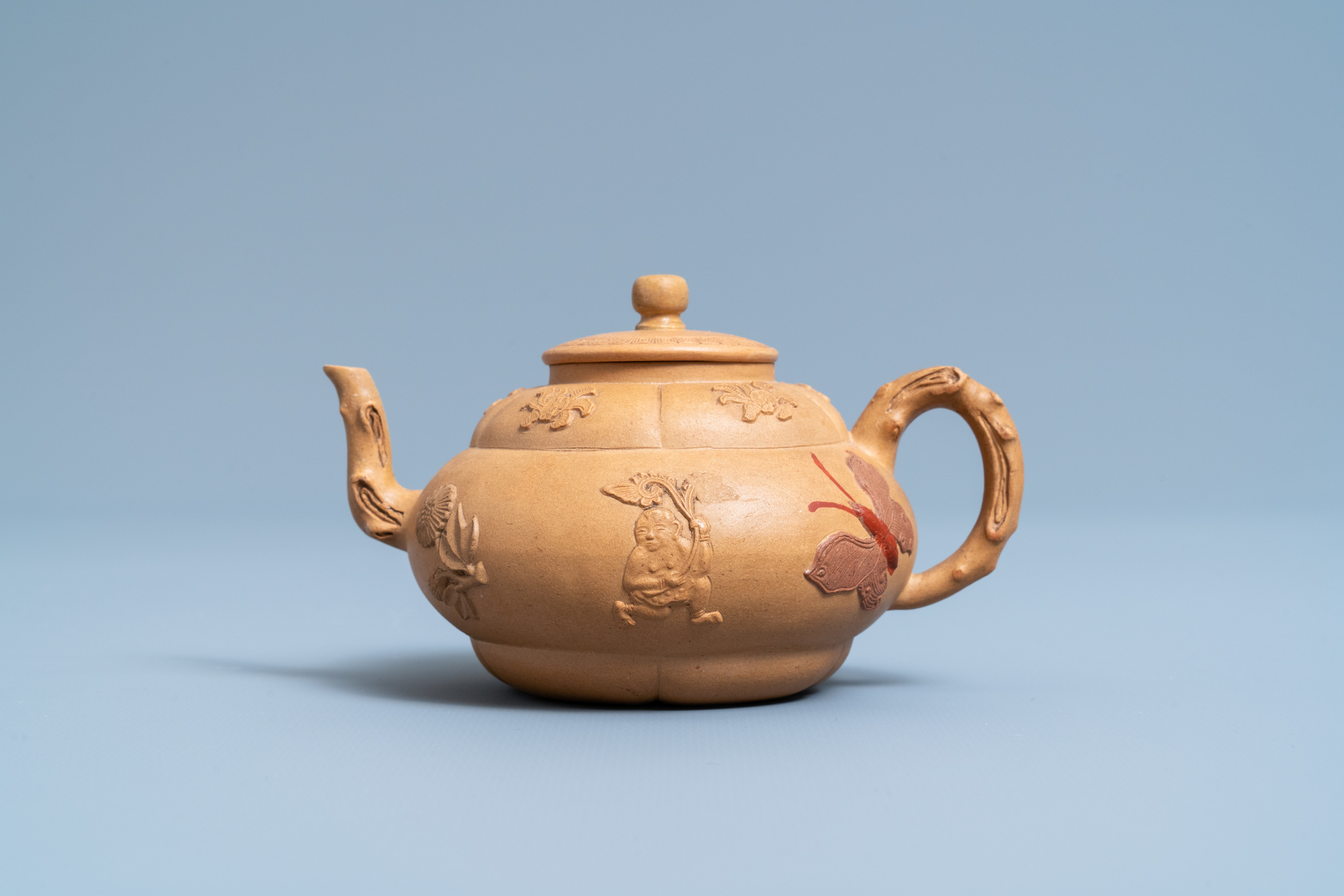 A bichrome Chinese Yixing stoneware teapot and cover with applied design, Kangxi - Image 2 of 7