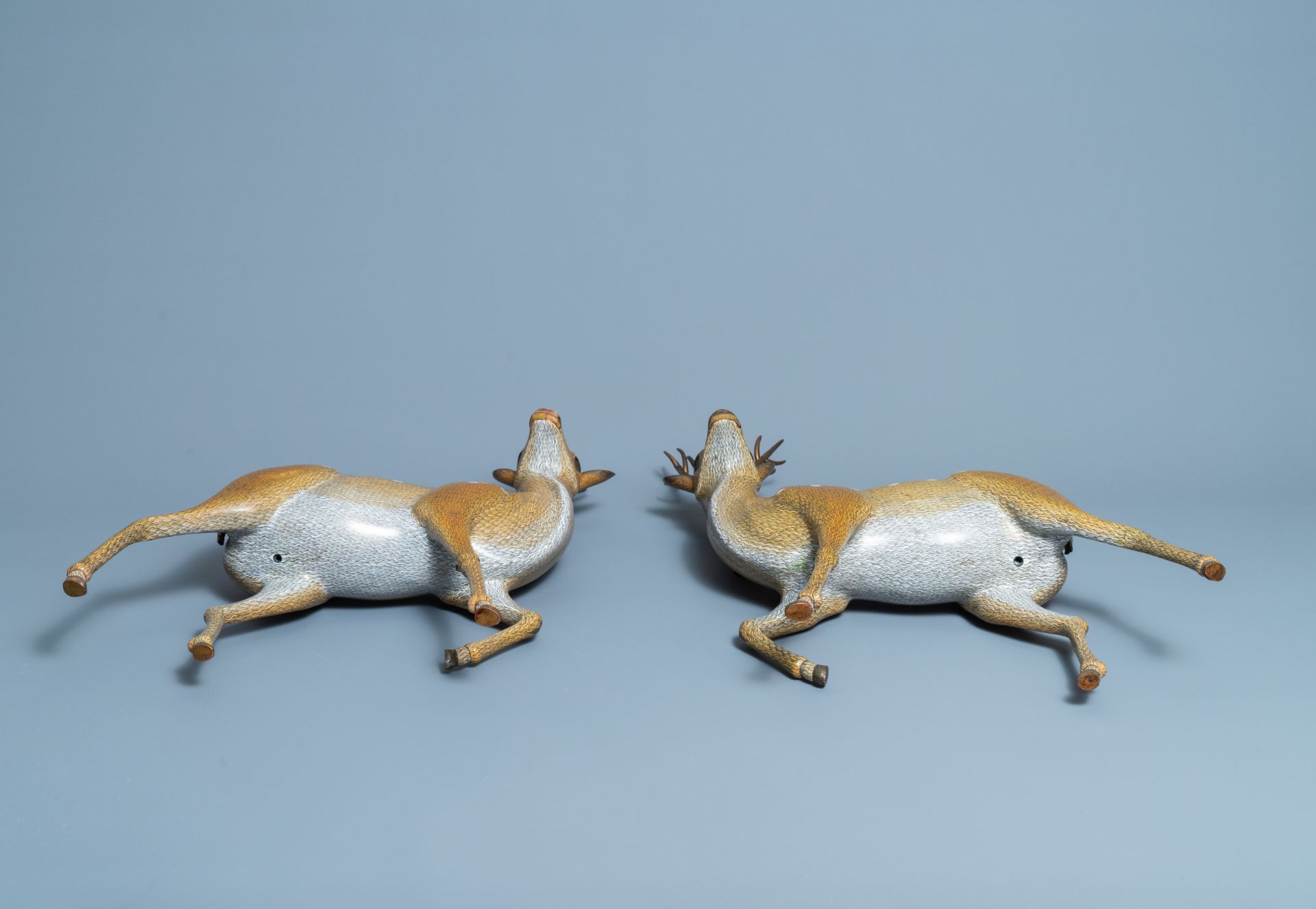 An exceptional and large pair of Chinese cloisonné models of deer, Qianlong/Jiaqing - Image 7 of 11