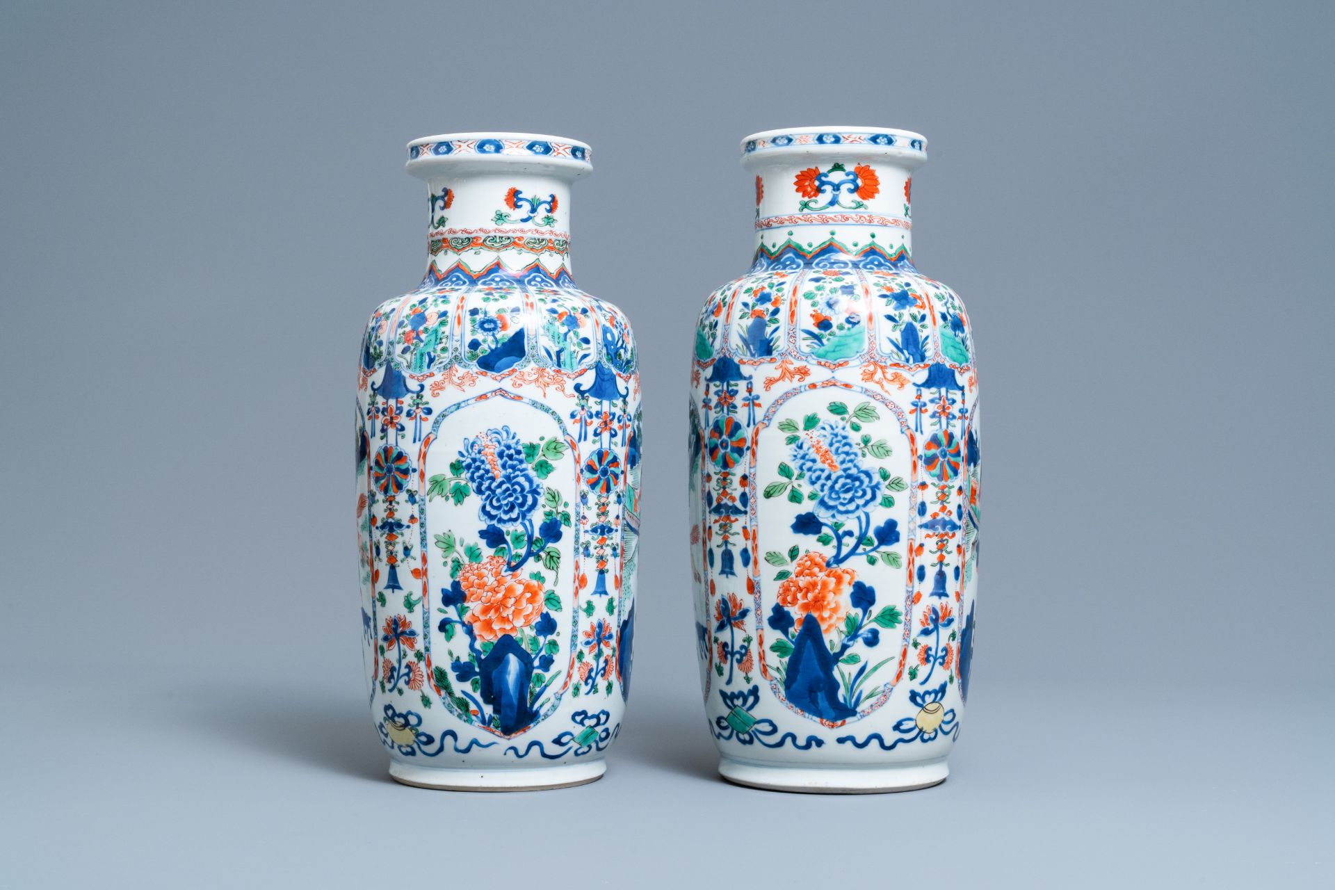 A pair of Chinese famille verte rouleau vases, Kangxi - Bild 2 aus 6