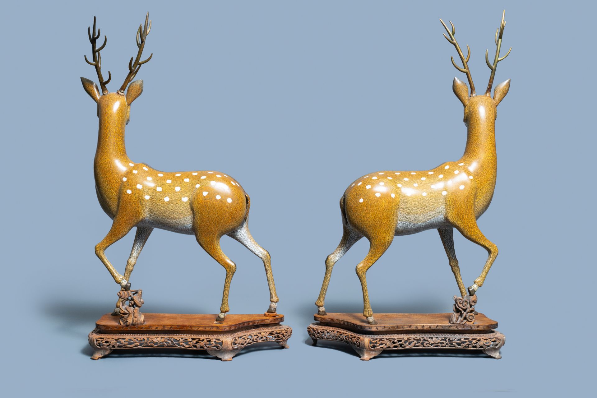 An exceptional and large pair of Chinese cloisonné models of deer, Qianlong/Jiaqing - Image 4 of 11
