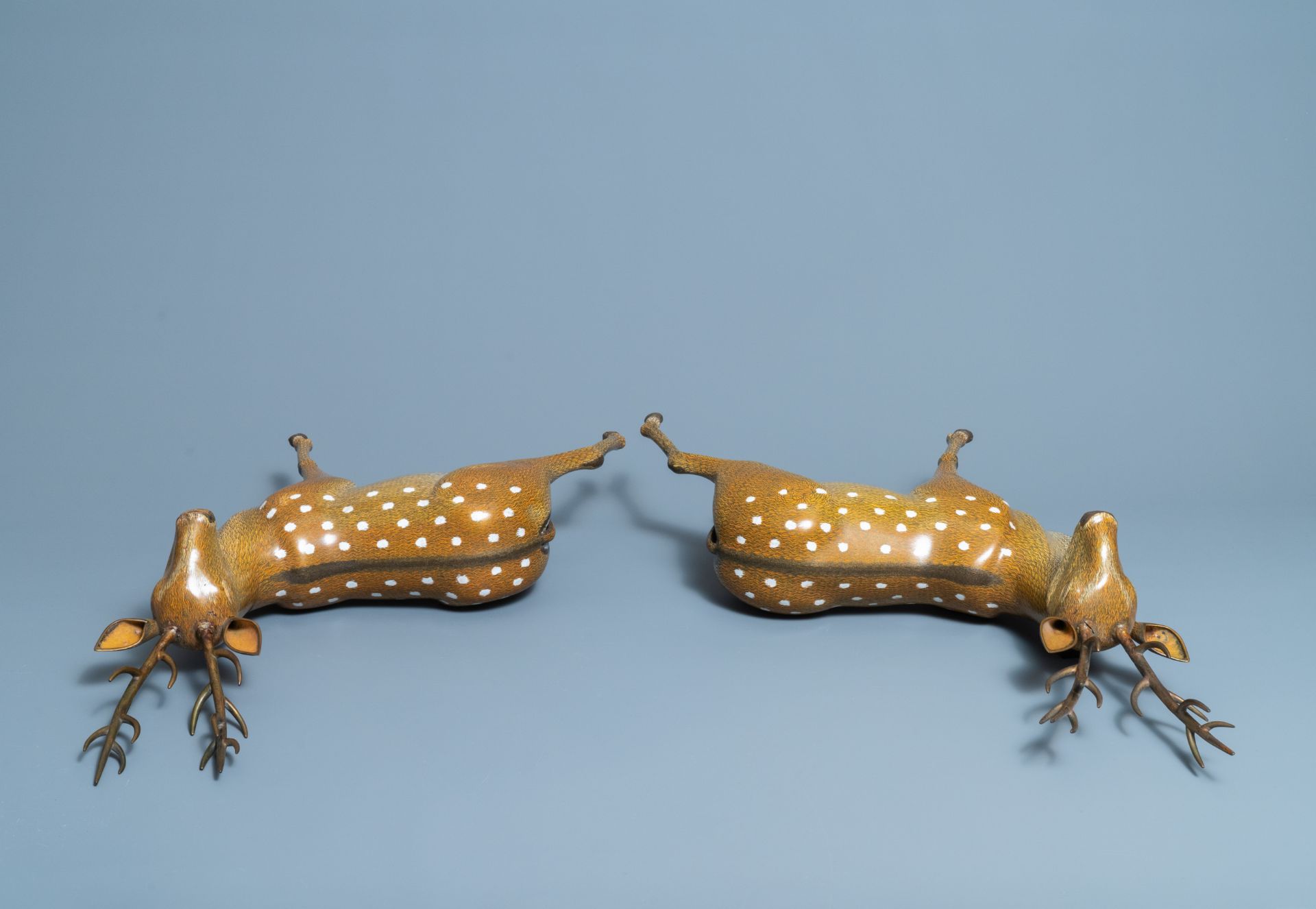 An exceptional and large pair of Chinese cloisonné models of deer, Qianlong/Jiaqing - Image 6 of 11