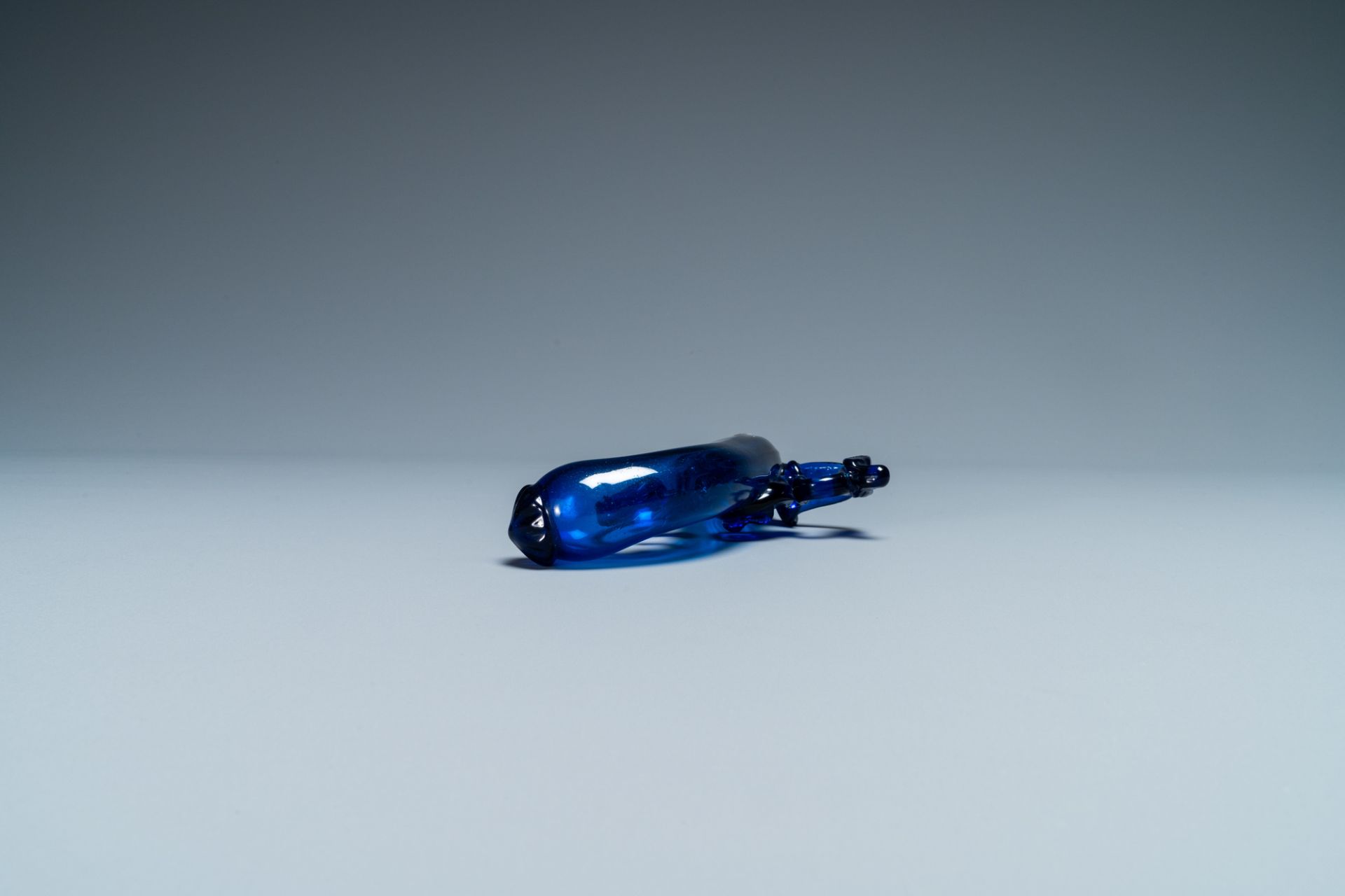 A cobalt blue glass flask in the shape of a flintlock gun, Belgium or Holland, 17th C. - Image 5 of 7