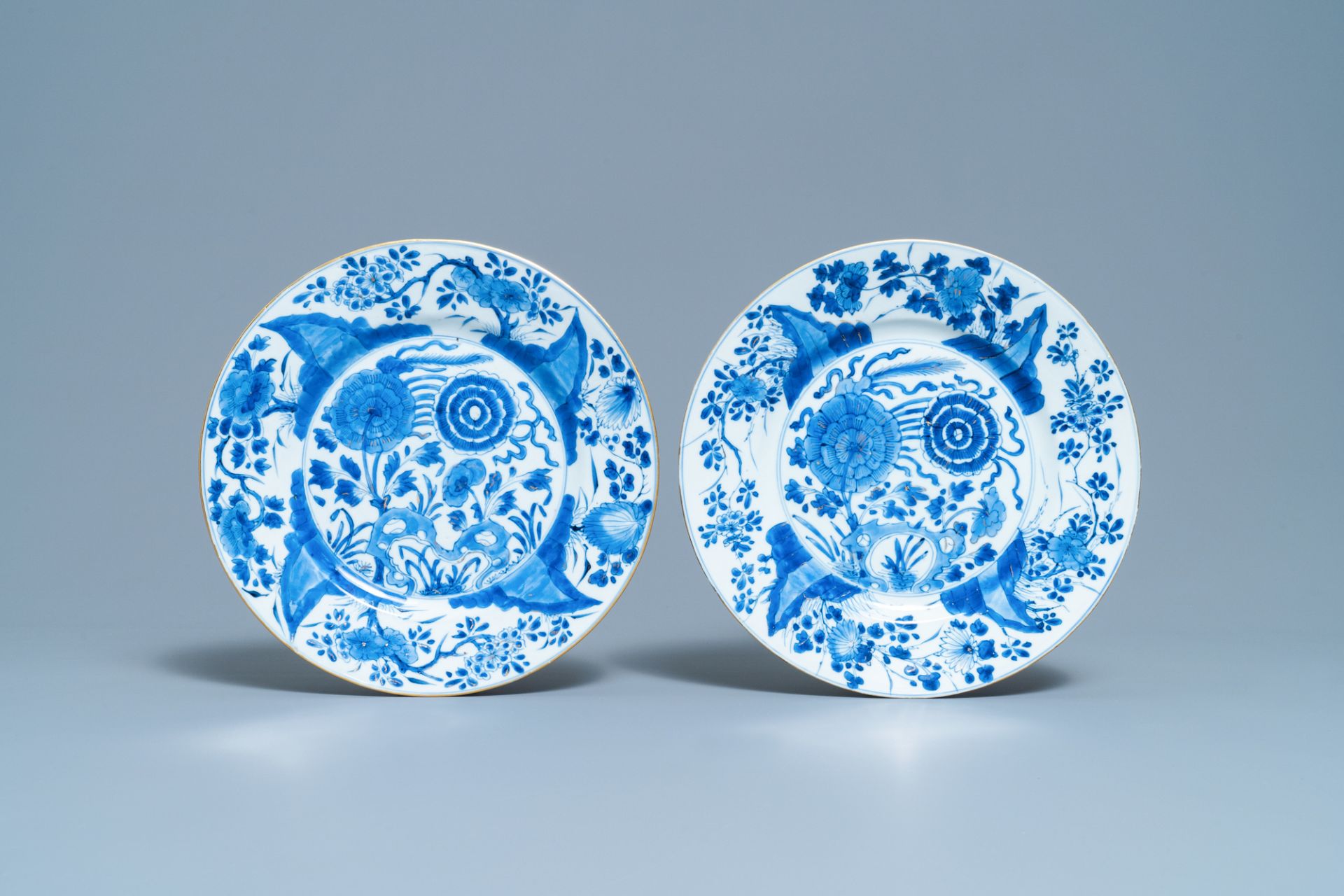 Eight Chinese blue and white plates with birds among blossoms, Kangxi - Image 2 of 7