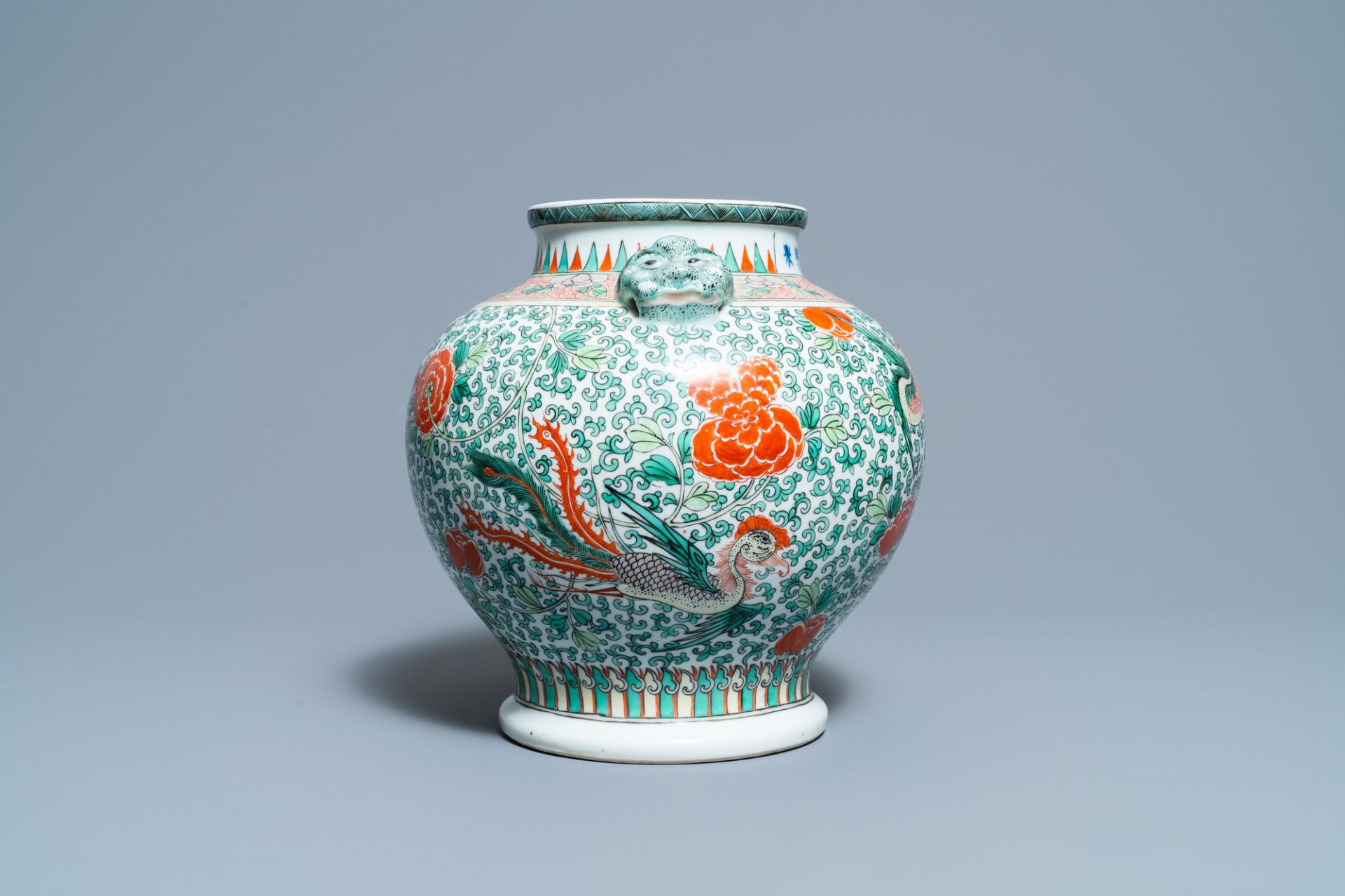 A Chinese 'wucai' phoenix vase, Chenghua mark, 19th C. - Image 4 of 6