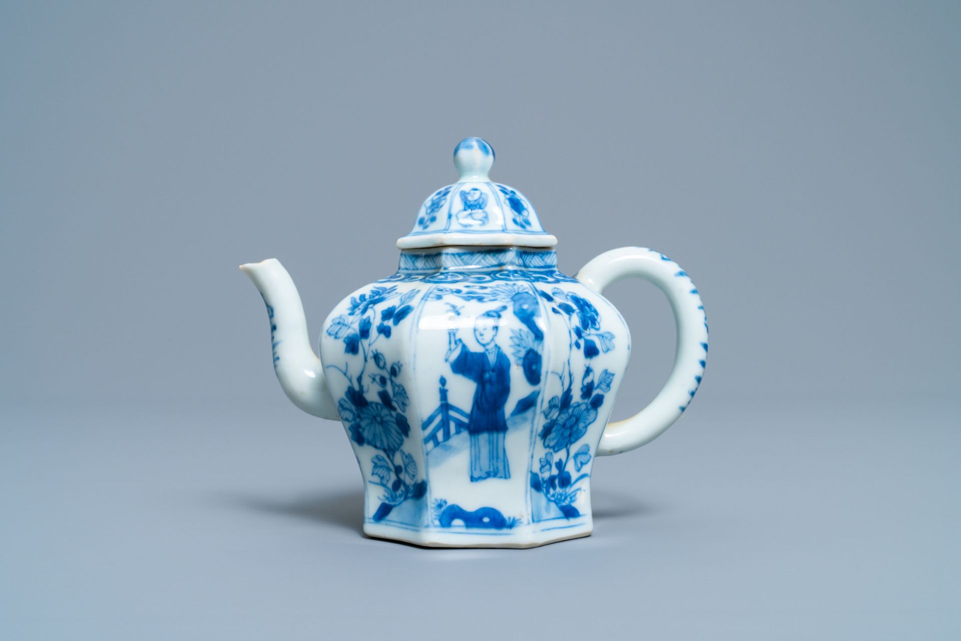 A Chinese blue and white teapot and cover, Kangxi - Image 2 of 15