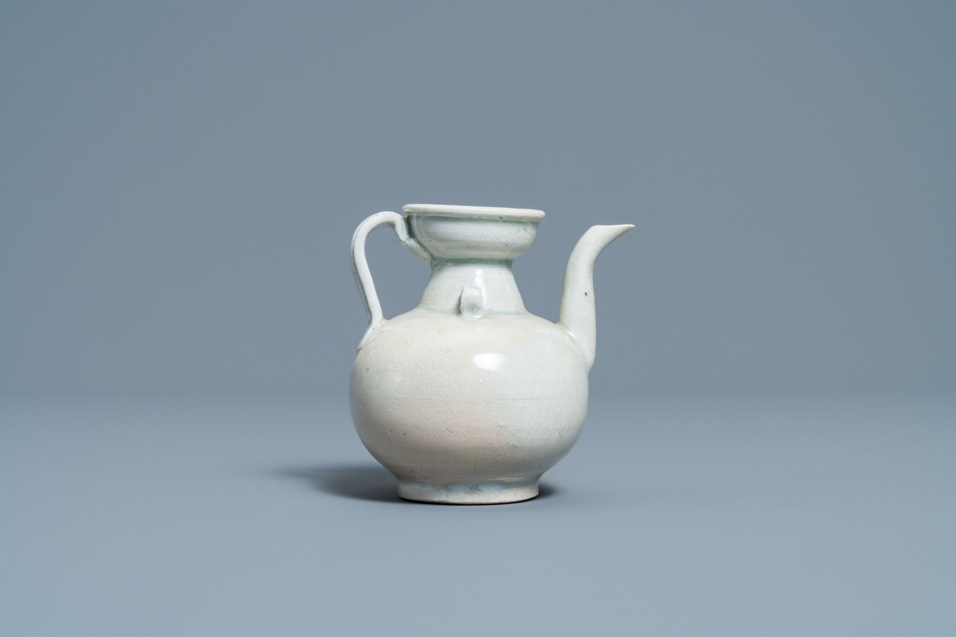 A Chinese celadon-glazed 'Yue' ewer, Song - Image 4 of 7