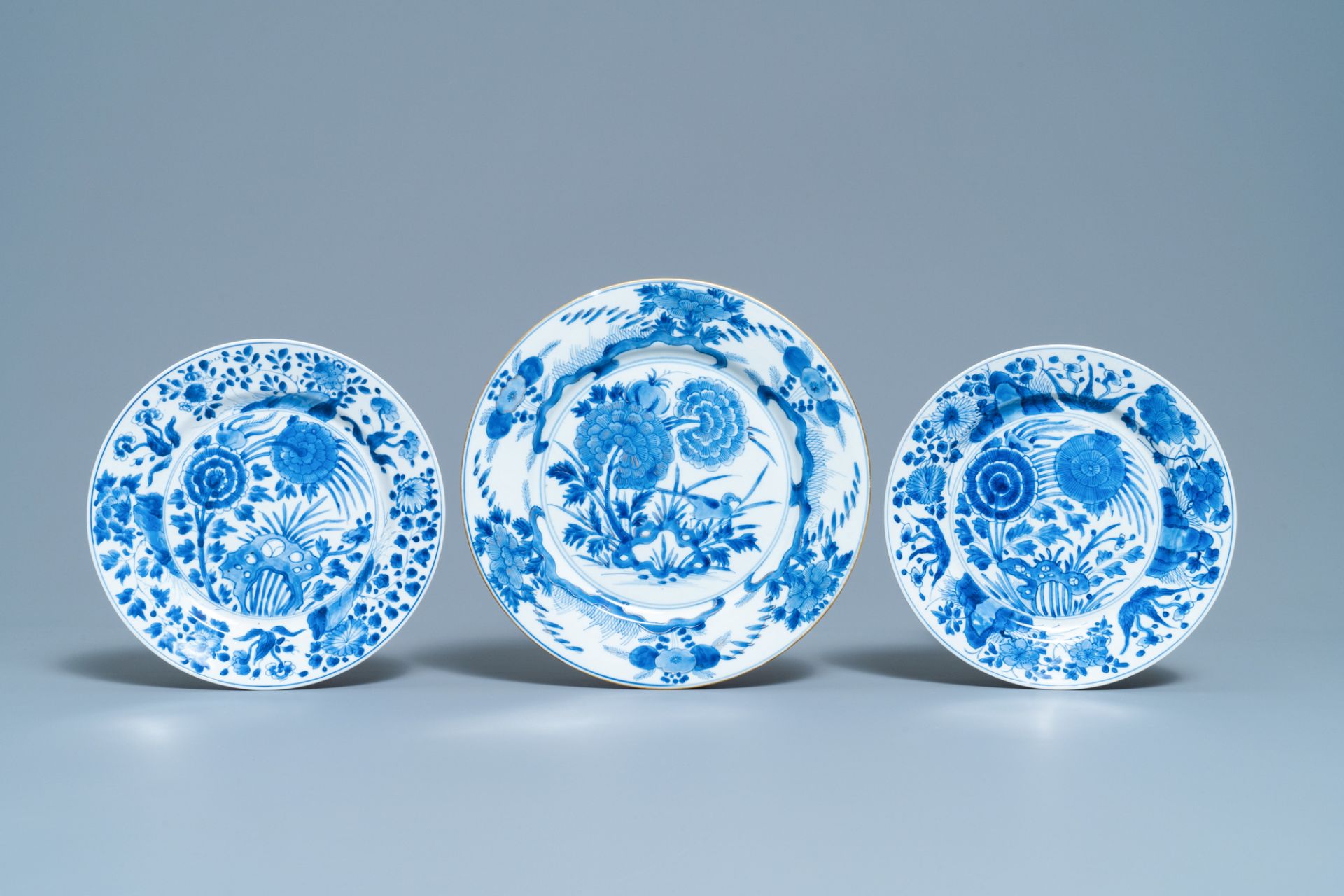 Eight Chinese blue and white plates with birds among blossoms, Kangxi - Image 4 of 7