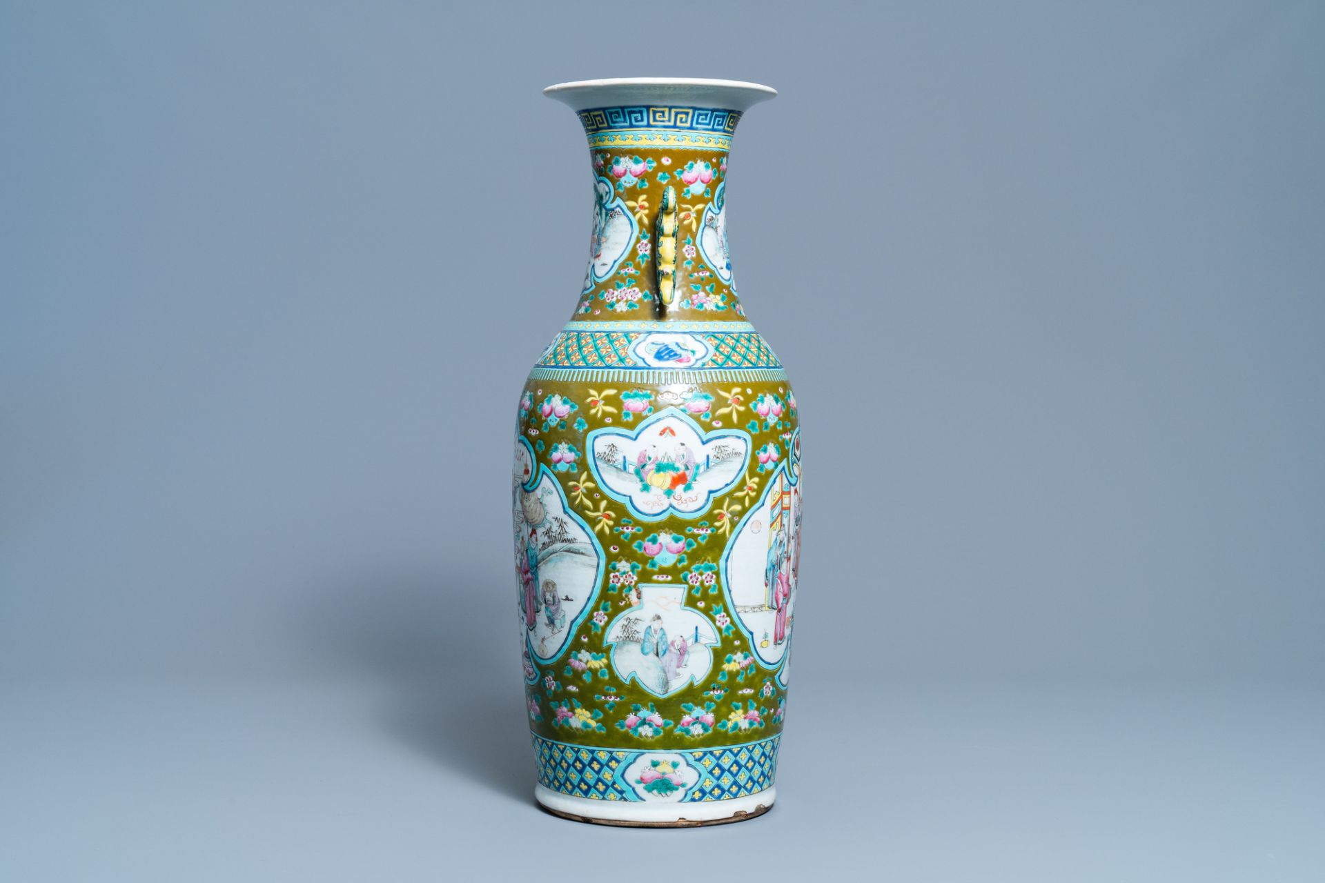 A Chinese brown-ground famille rose vase, 19th C. - Image 2 of 6