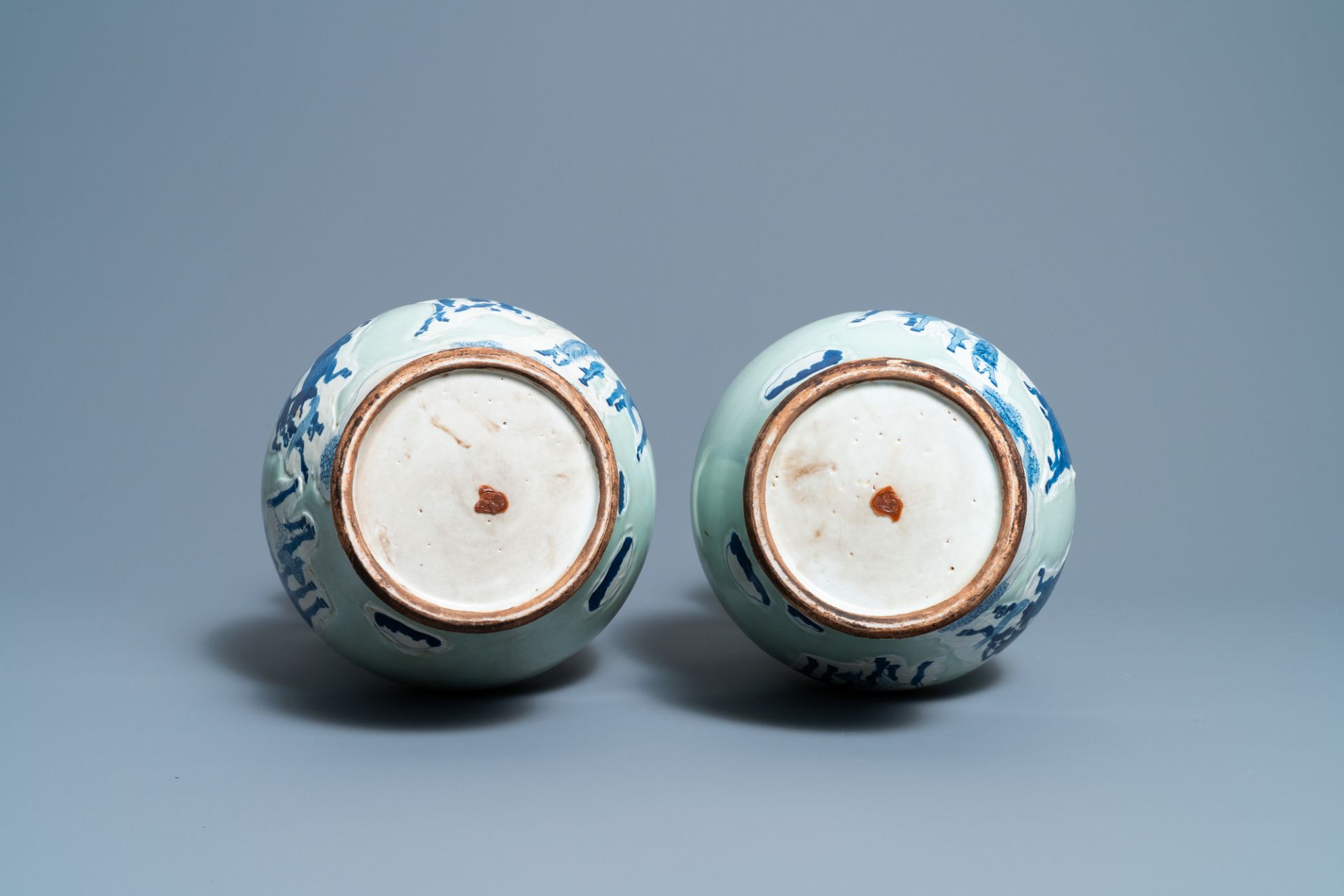 A pair of Chinese blue and white celadon 'horse' vases, 19th C. - Bild 6 aus 6