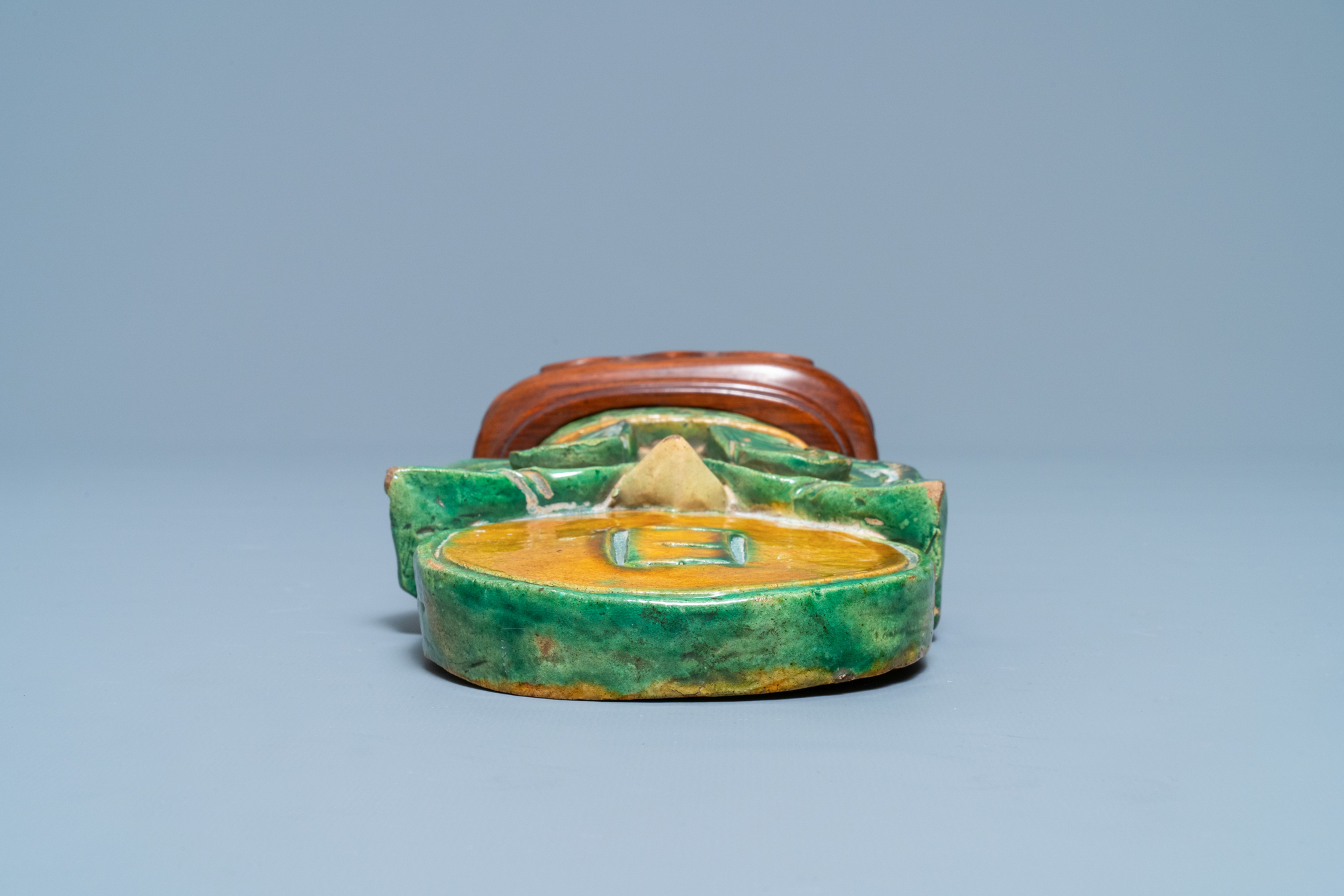 A Chinese sancai-glazed Buddhist emblem on wooden stand, Ming - Image 7 of 7