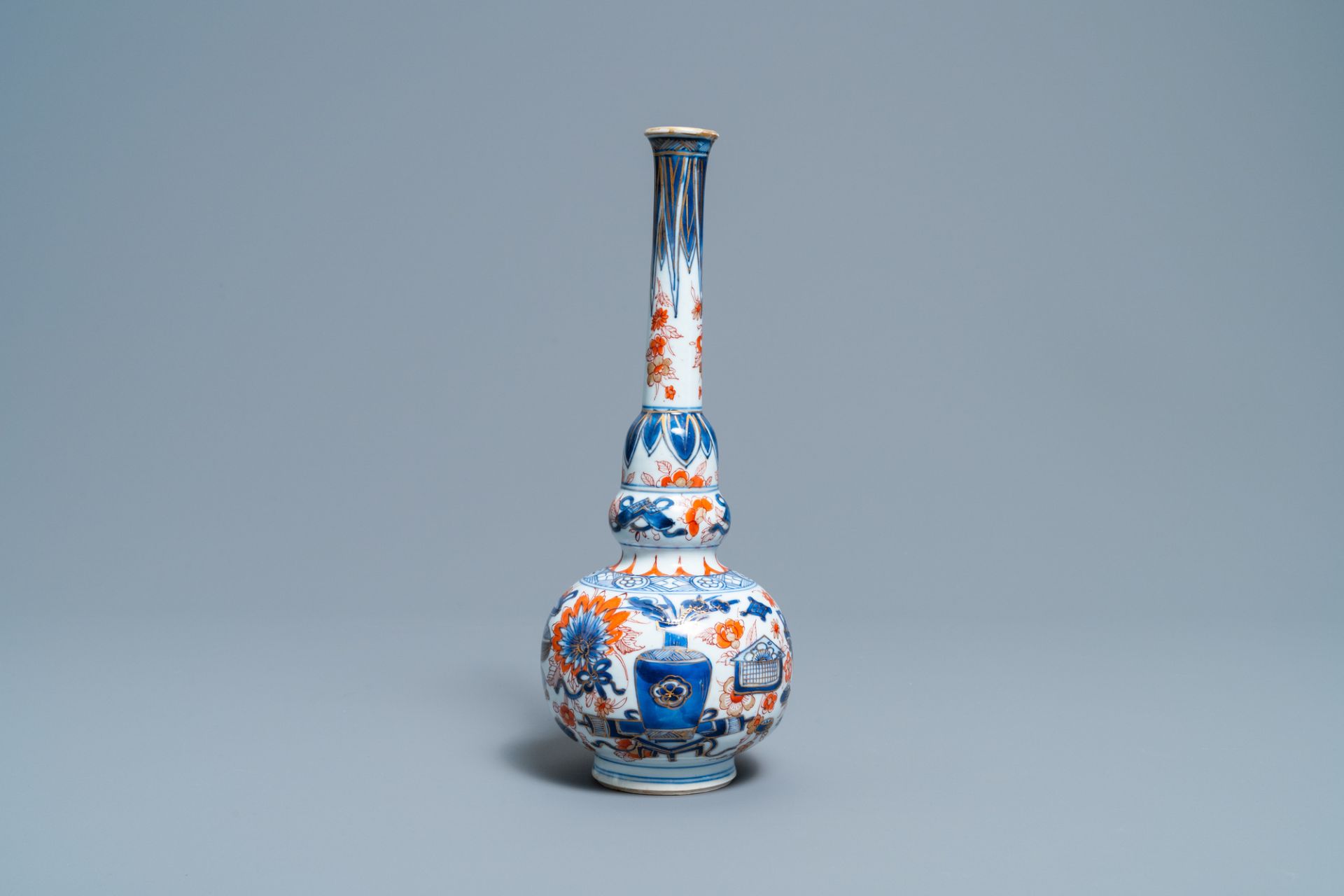 A Chinese Imari-style bottle vase, Kangxi - Image 3 of 6