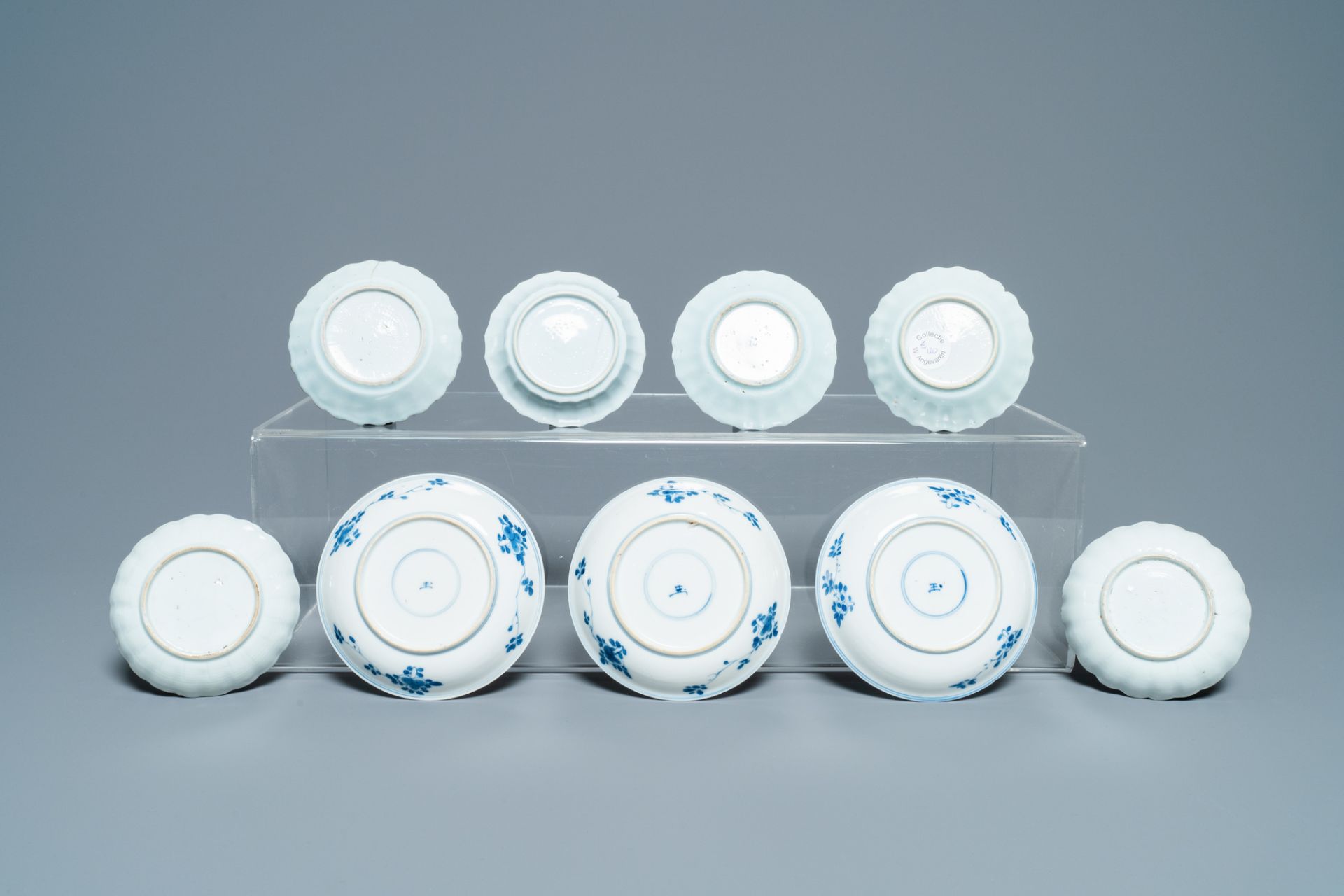 Sixteen Chinese blue and white saucers and fourteen cups, Kangxi - Image 3 of 17