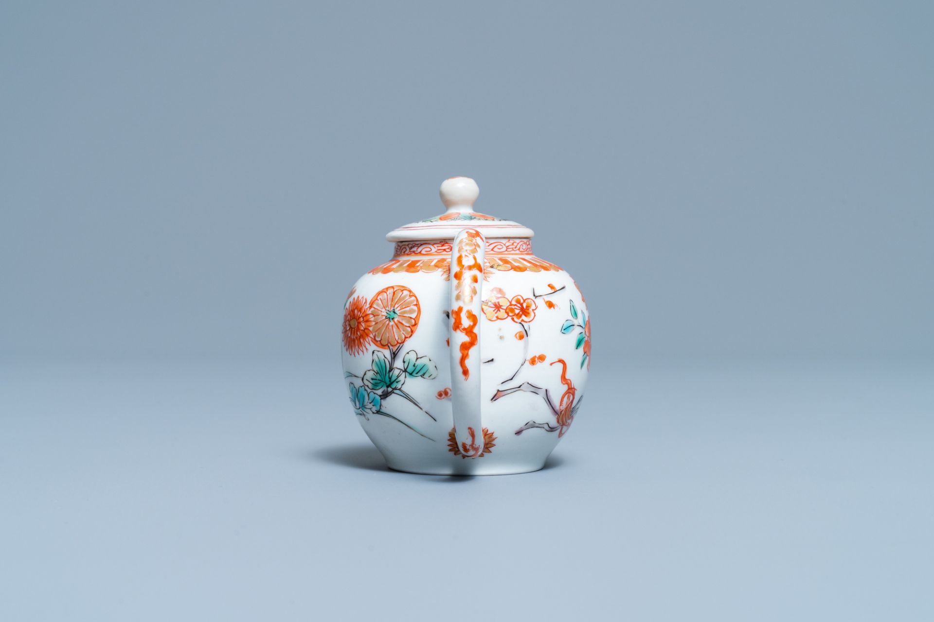 A Japanese Arita teapot and cover, Edo, 18th C. - Image 3 of 7