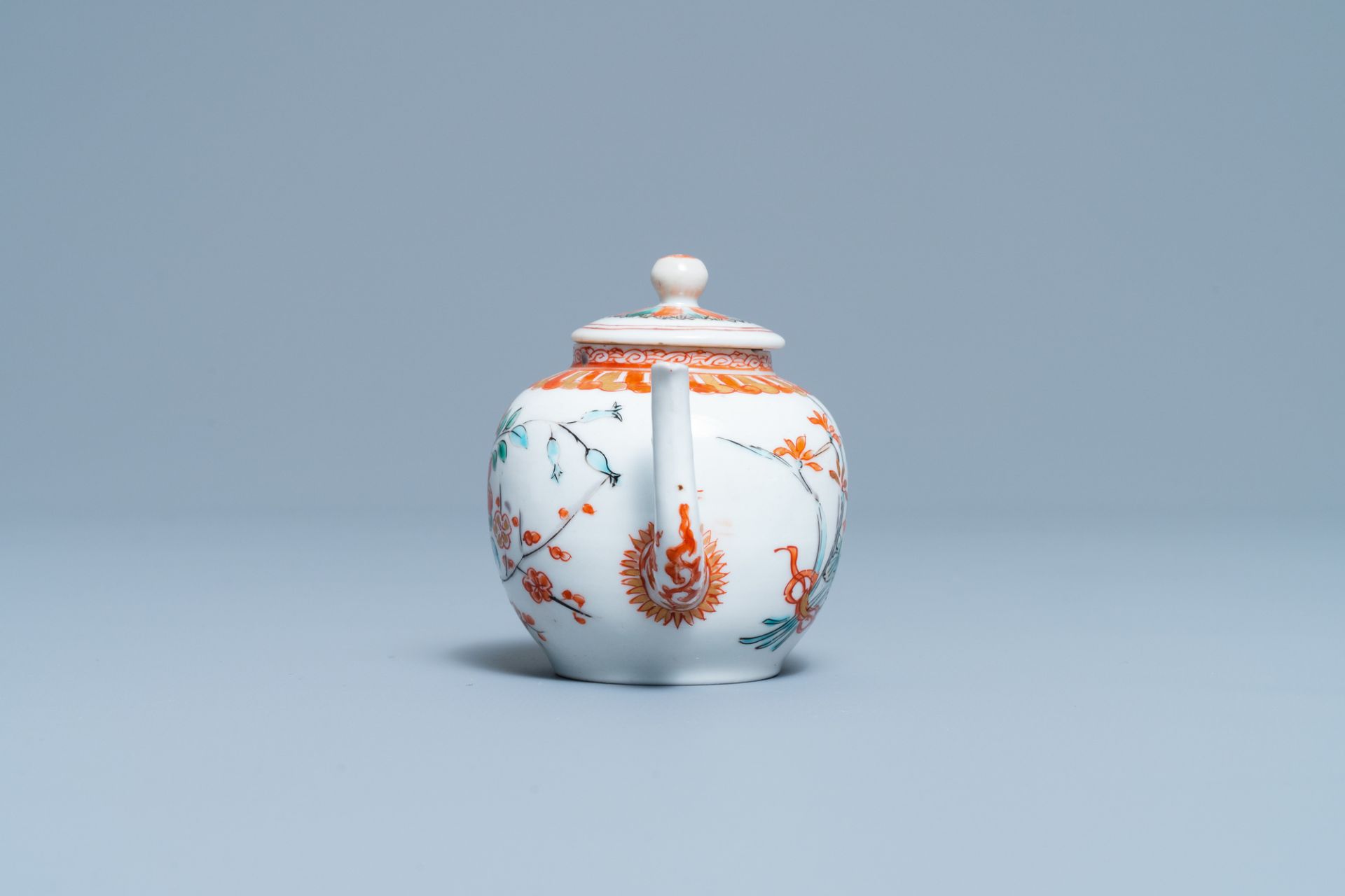 A Japanese Arita teapot and cover, Edo, 18th C. - Image 5 of 7