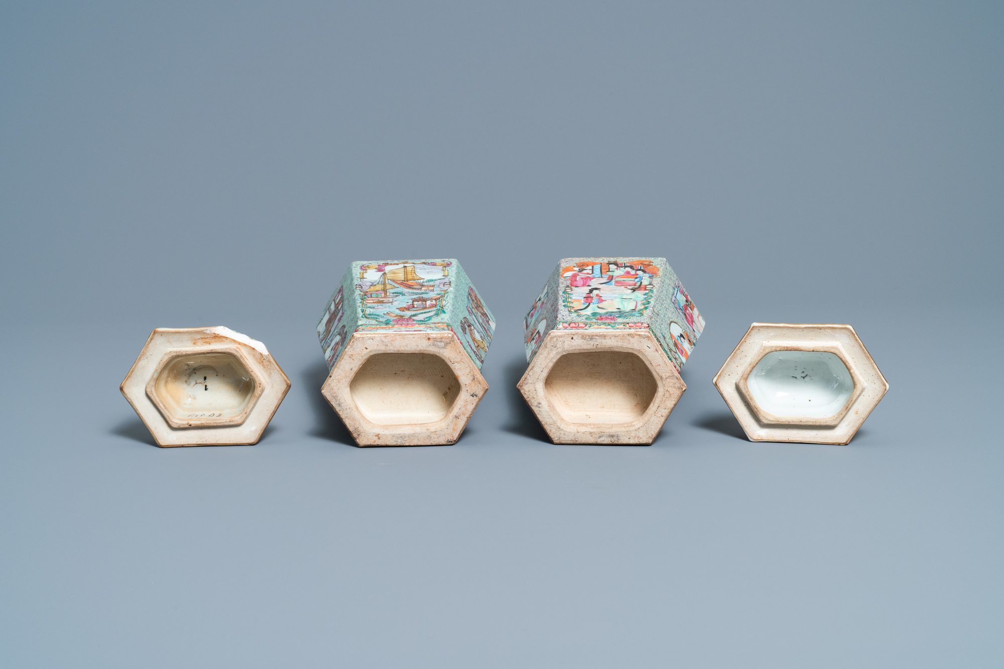 Two Chinese hexagonal Canton famille rose vases and covers, 19th C. - Image 6 of 6