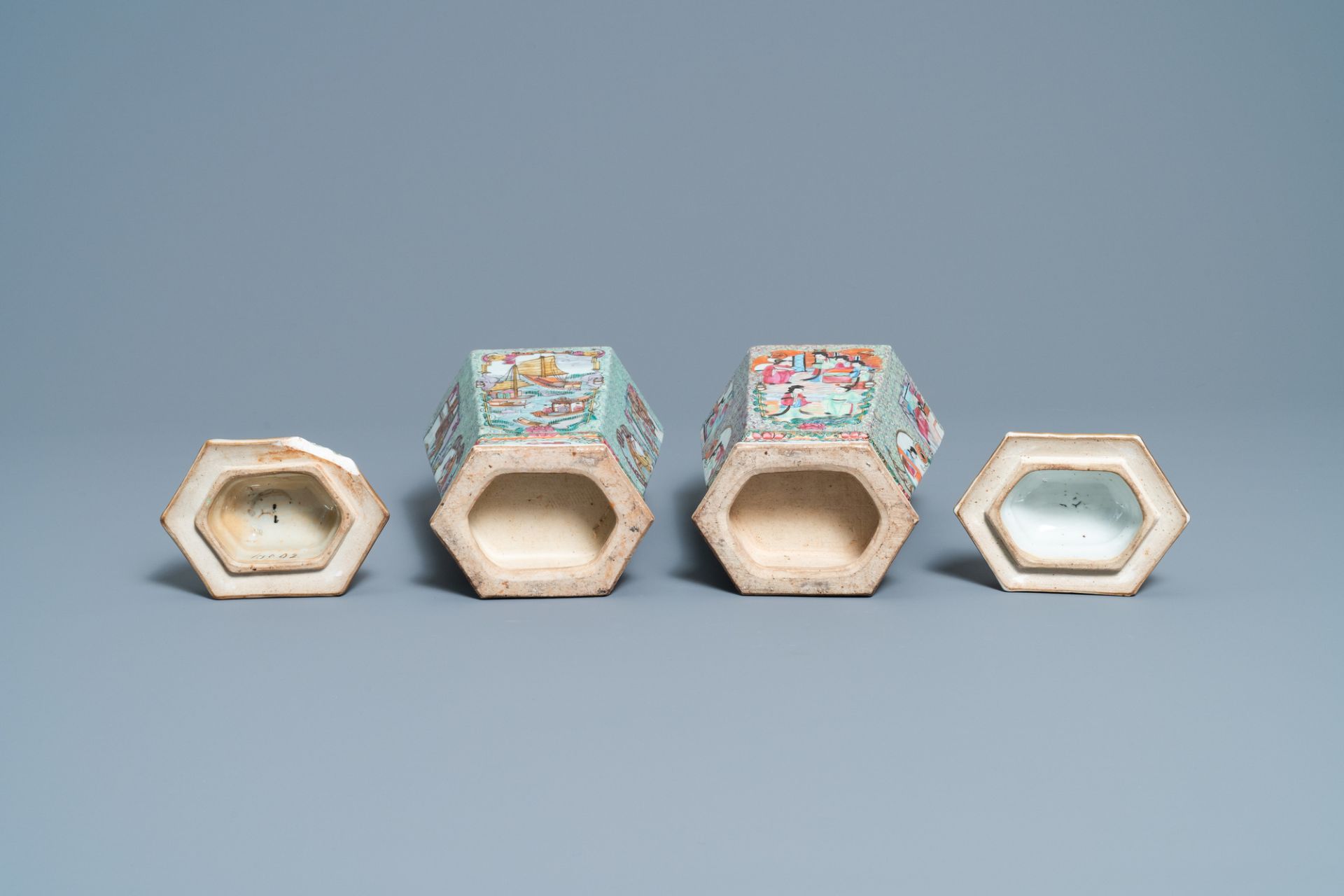 Two Chinese hexagonal Canton famille rose vases and covers, 19th C. - Image 6 of 6