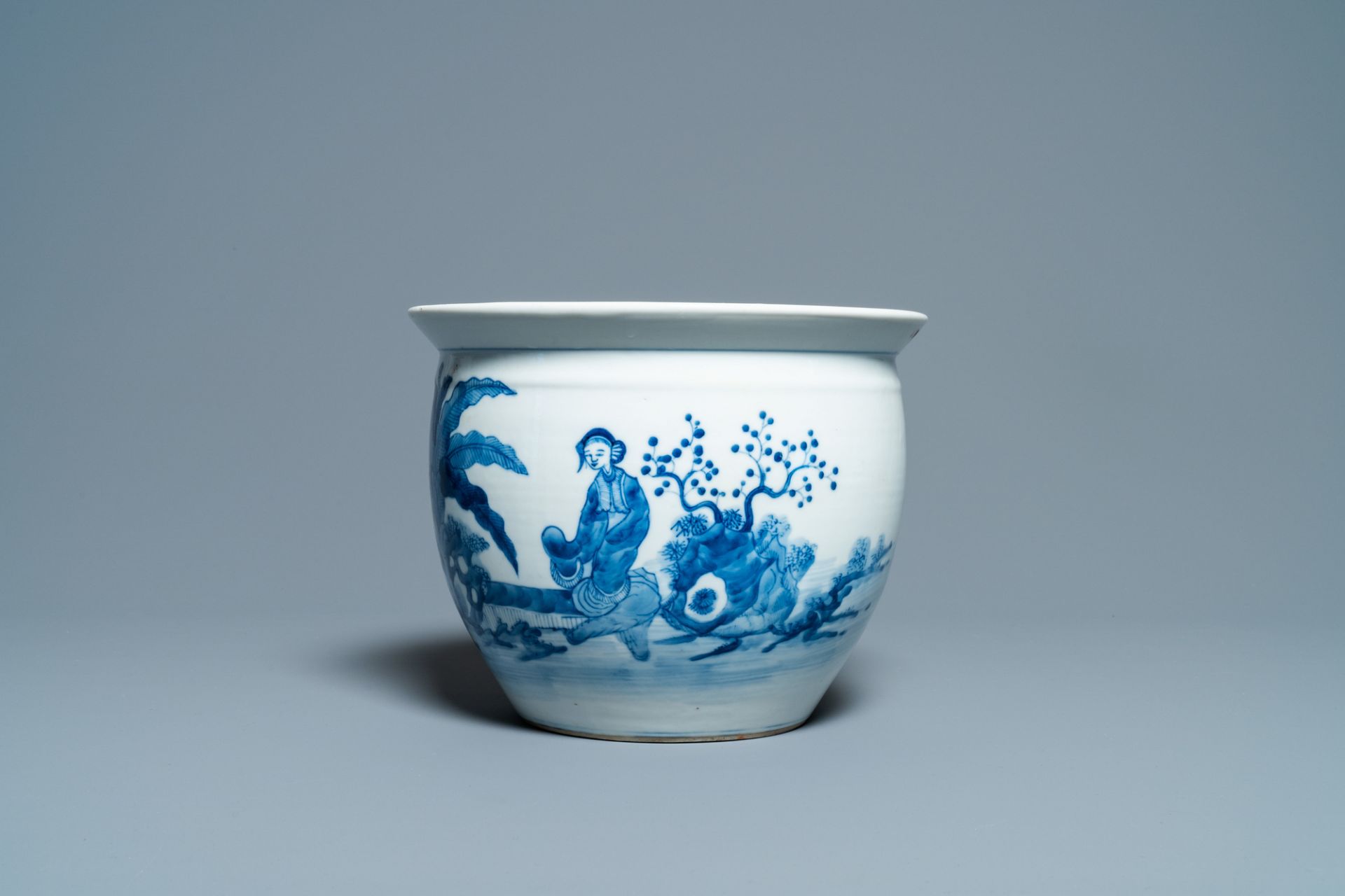 A Chinese blue and white jardiniere and two famille verte bowls, 19/20th C. - Image 3 of 13
