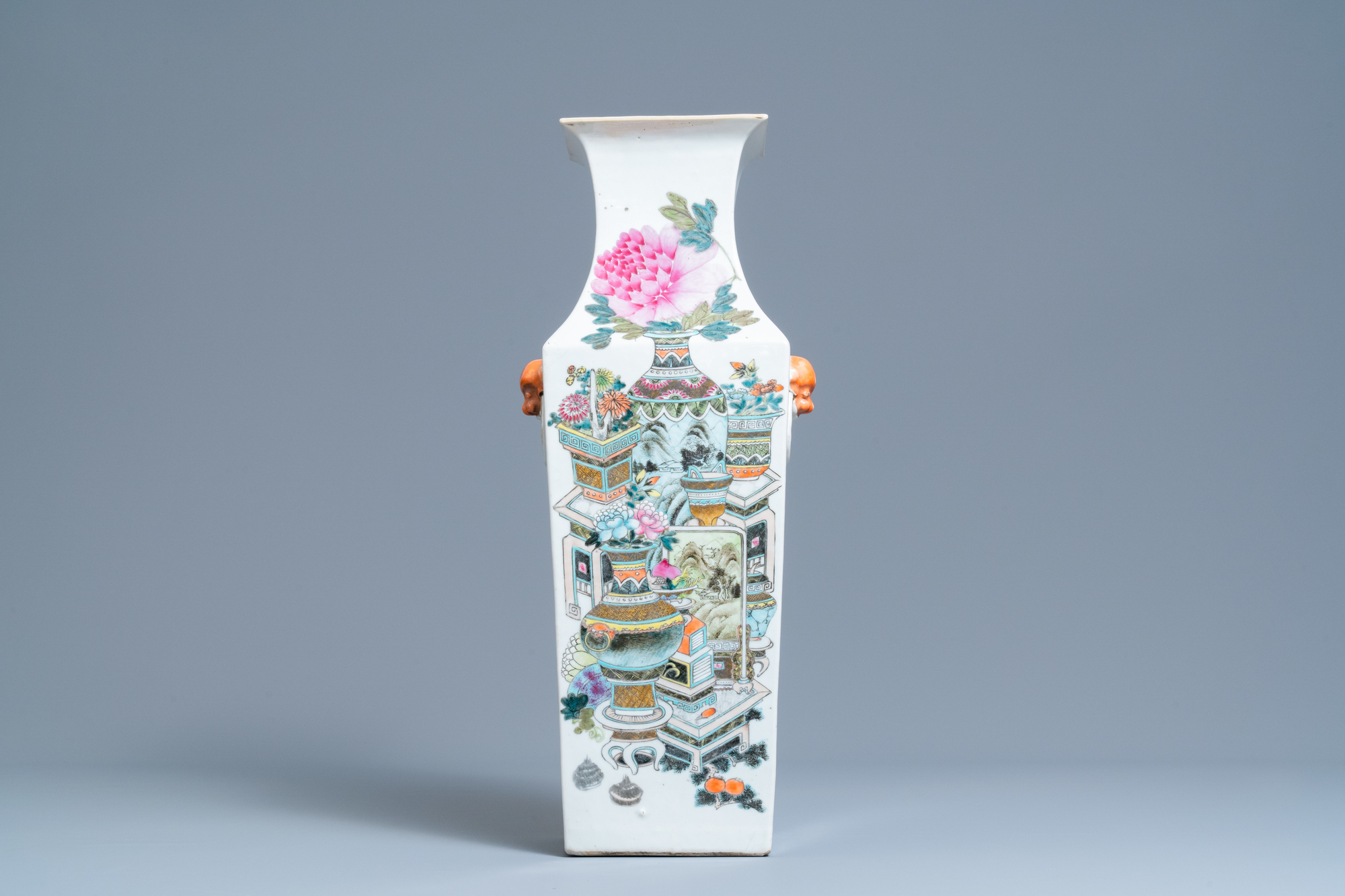 A Chinese square qianjiang cai 'antiquities' vase, 19th C. - Image 3 of 15