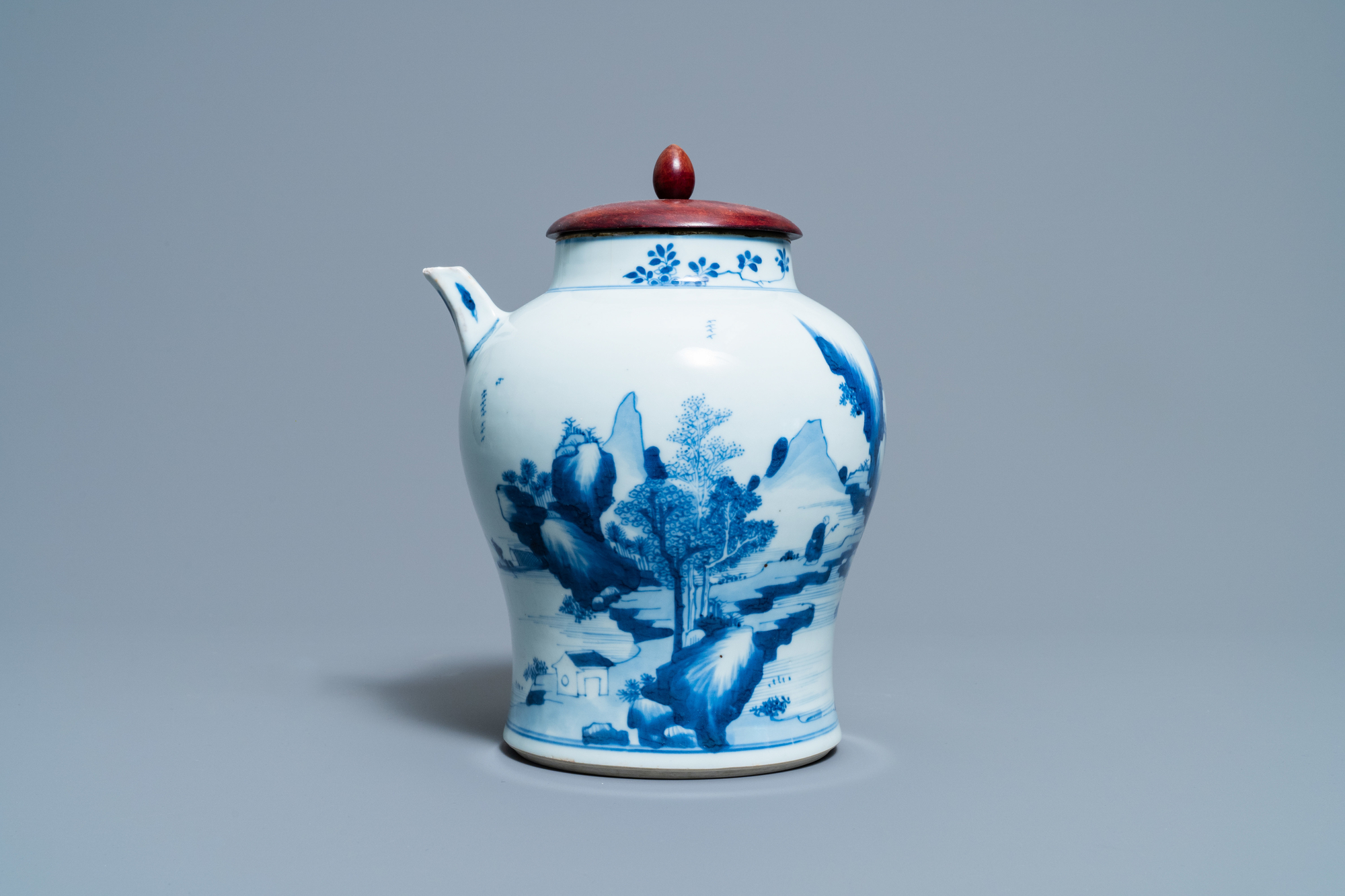 A Chinese blue and white ewer for the Vietnamese market, Kangxi - Image 2 of 8