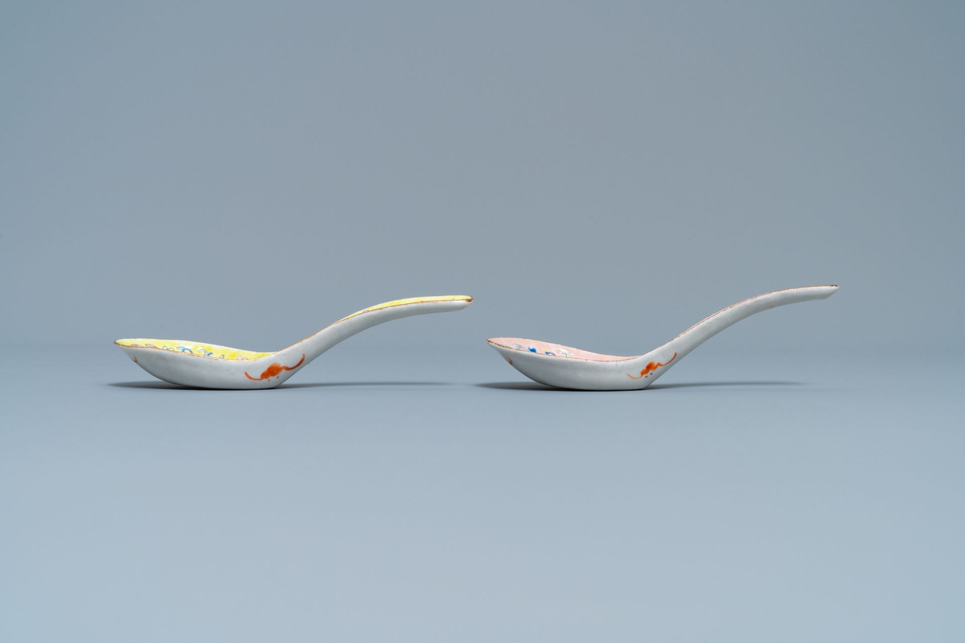 Eight Chinese famille rose spoons, one pair Tongzhi mark and of the period, 19/20th C. - Image 6 of 9