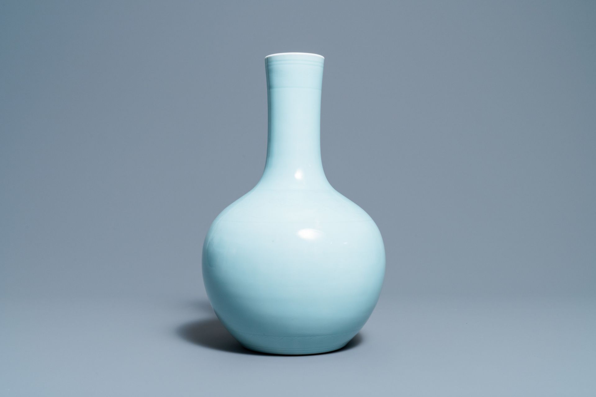 A Chinese monochrome clair de lune bottle vase with an incised design, 19/20th C. - Image 2 of 6