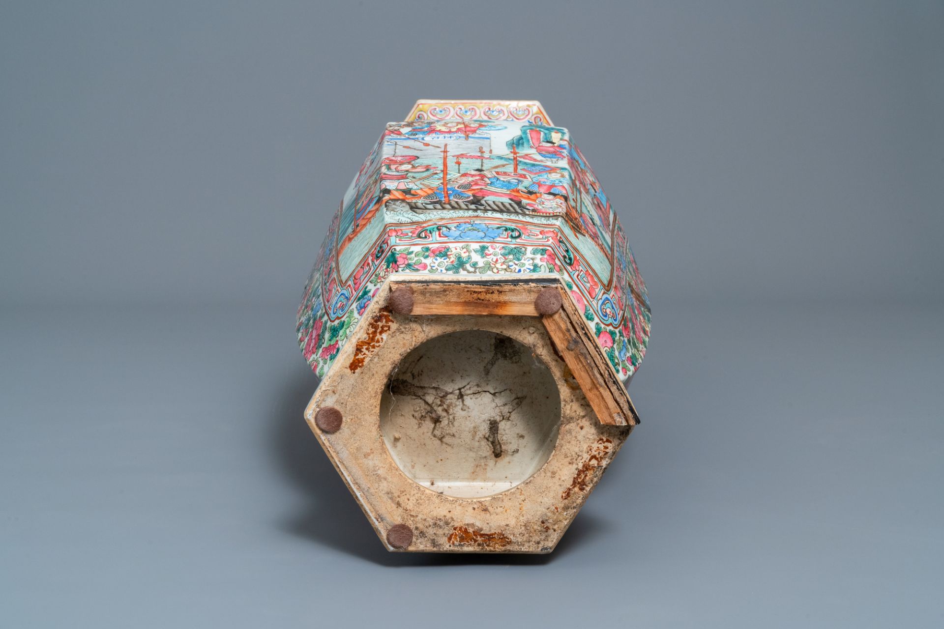 A large Chinese hexagonal famille rose vase, 19th C. - Image 7 of 7