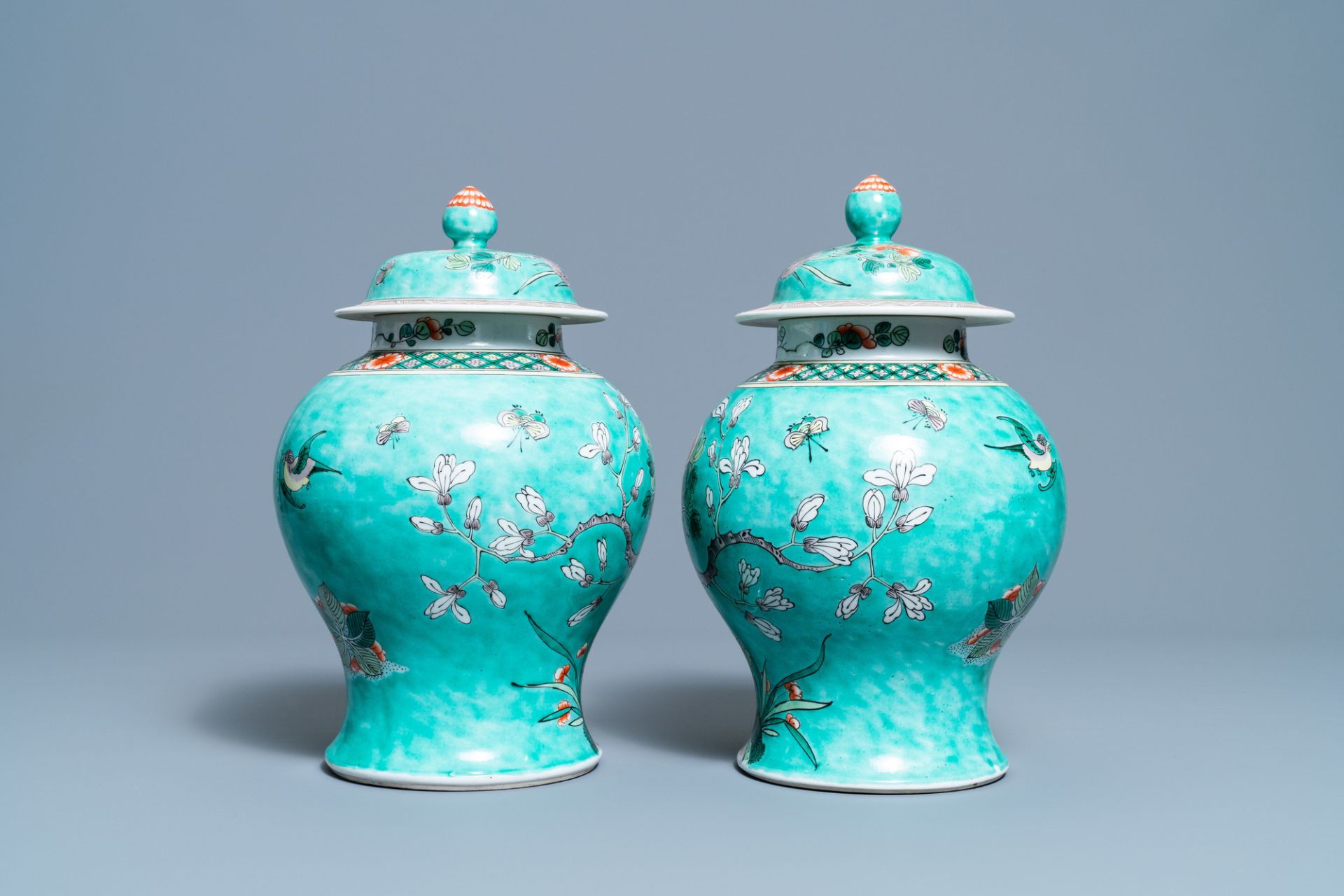 A pair of Chinese turquoise-ground famille verte vases and covers, 19th C. - Image 5 of 7