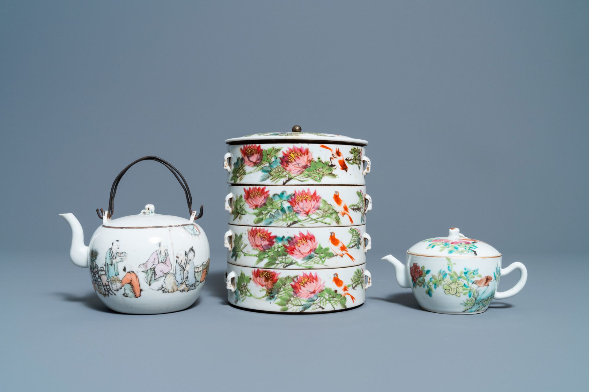 Two Chinese qianjiang cai teapots and a four-tier stacking jar, 19/20th C. - Image 2 of 11