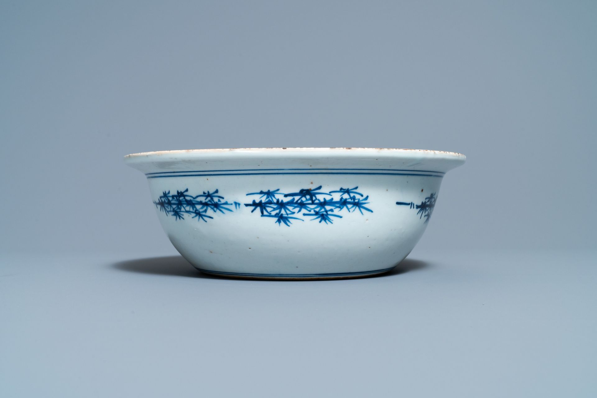 A Chinese blue and white 'tiger' basin, Jiaqing - Image 6 of 6