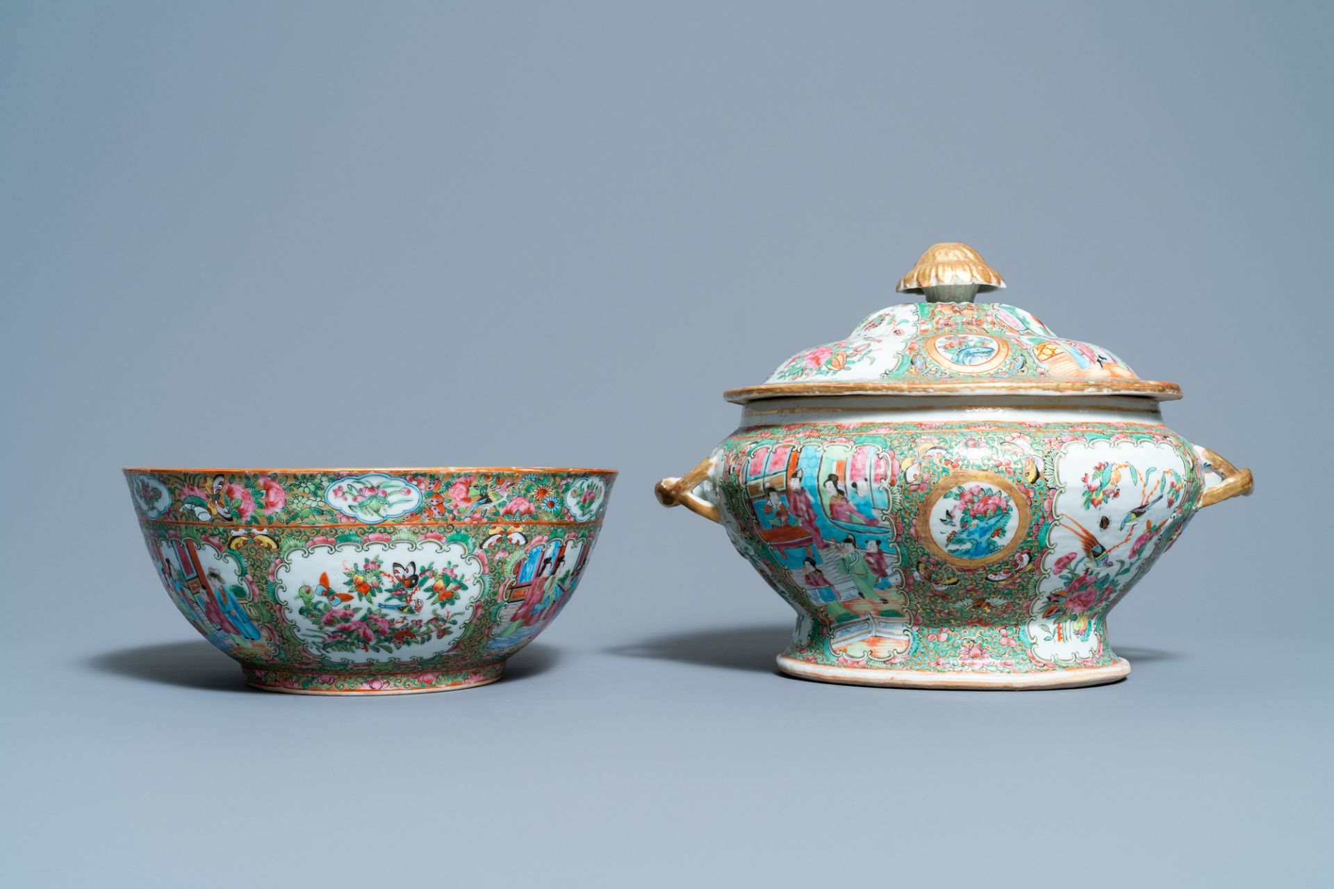 A Chinese Canton famille rose bowl and a tureen on stand, 19th C - Image 6 of 9