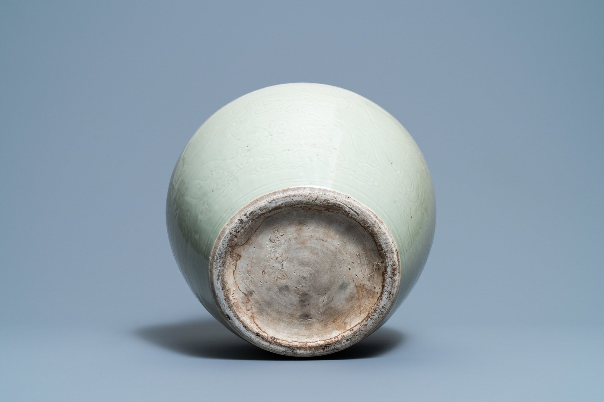 A globular Chinese monochrome celadon 'dragon' vase, Kangxi - Image 8 of 8