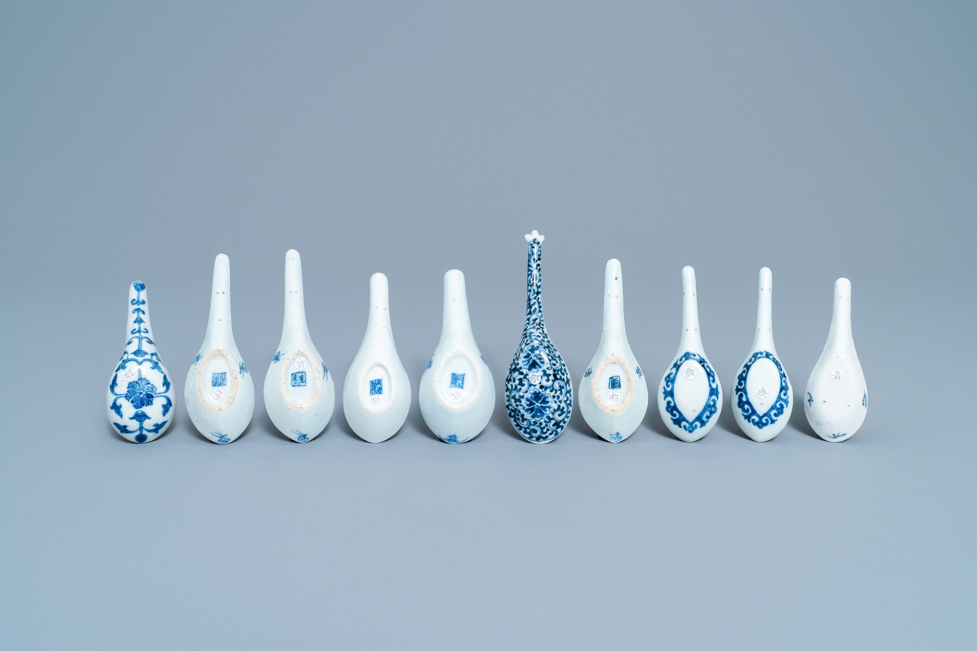 Forty Chinese blue and white spoons, 19/20th C. - Image 5 of 16