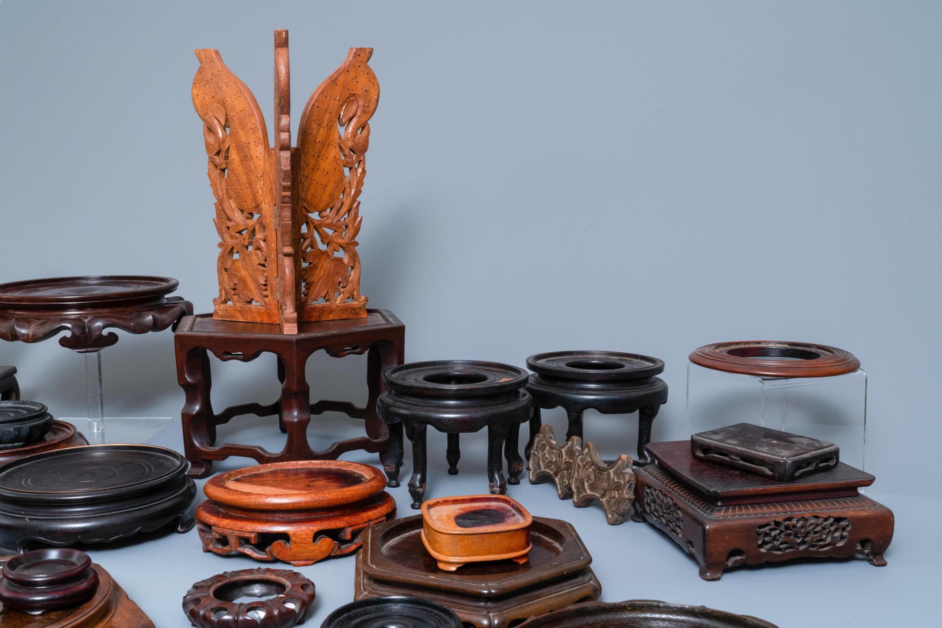 A varied collection of ca. 50 Chinese carved wooden stands, 19/20th C. - Bild 5 aus 5