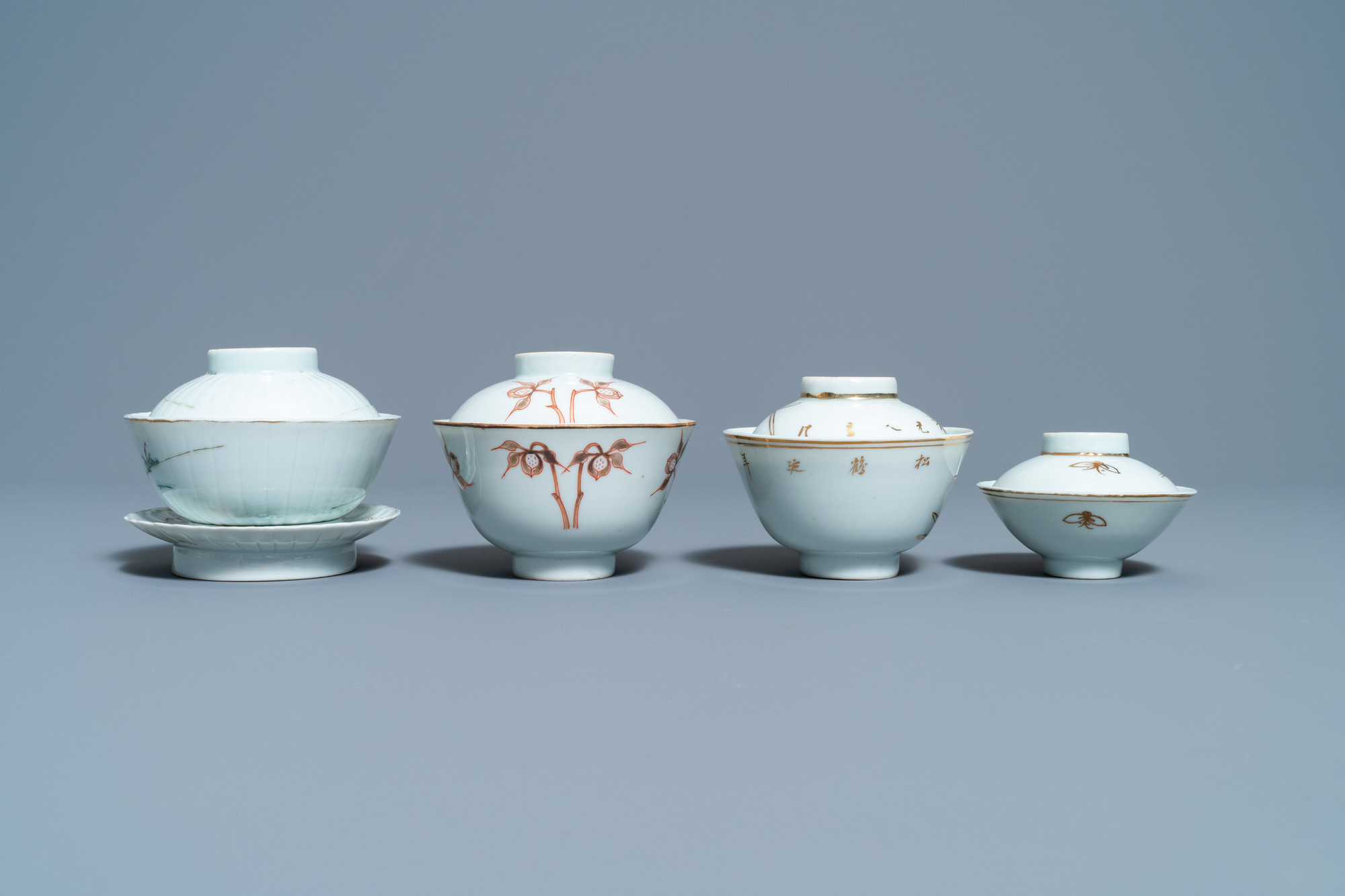 Eight Chinese famille rose and iron-red covered bowls with two stands, 19th C. - Image 4 of 15