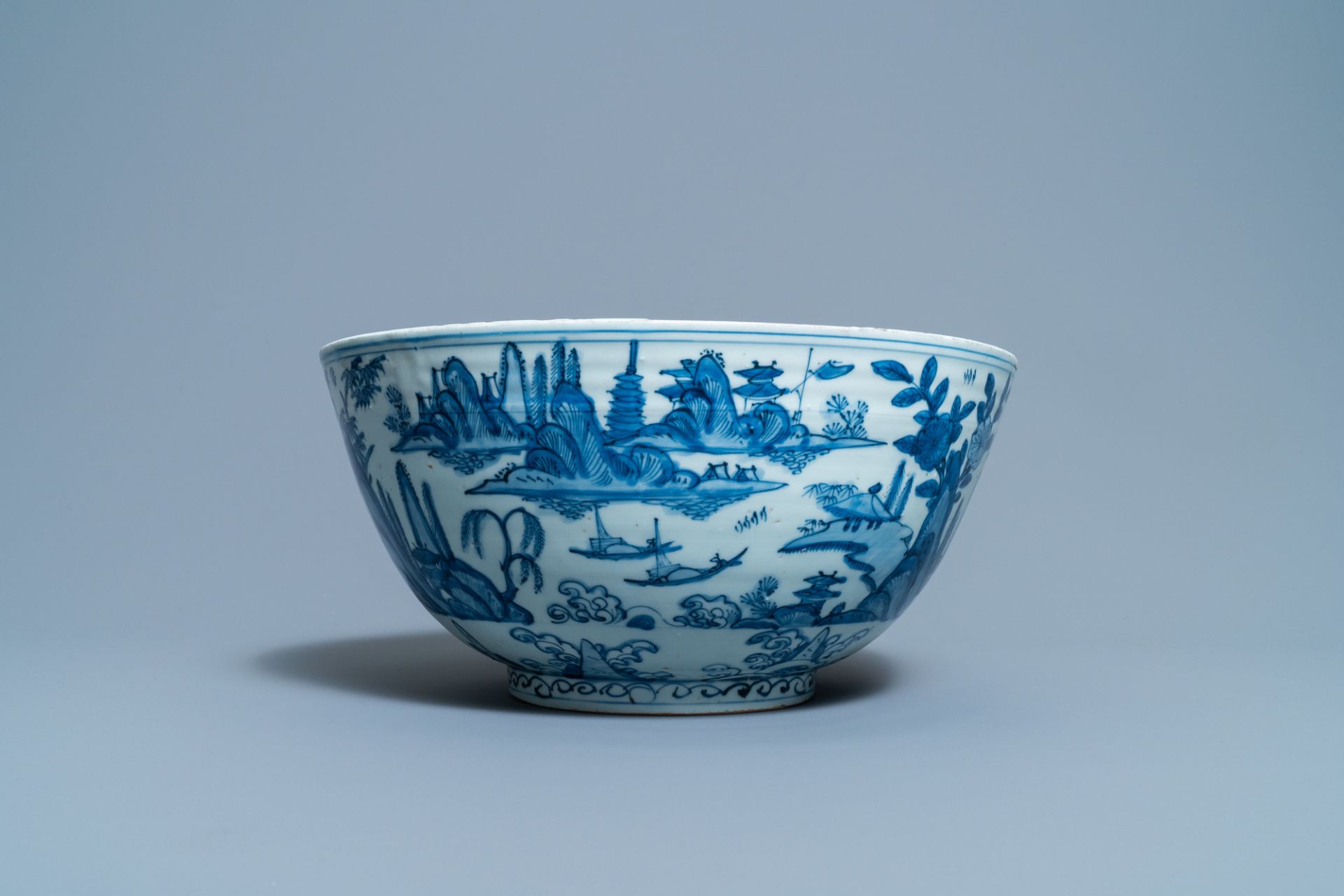 A large Chinese blue and white 'river landscape' bowl, Ming - Image 5 of 13