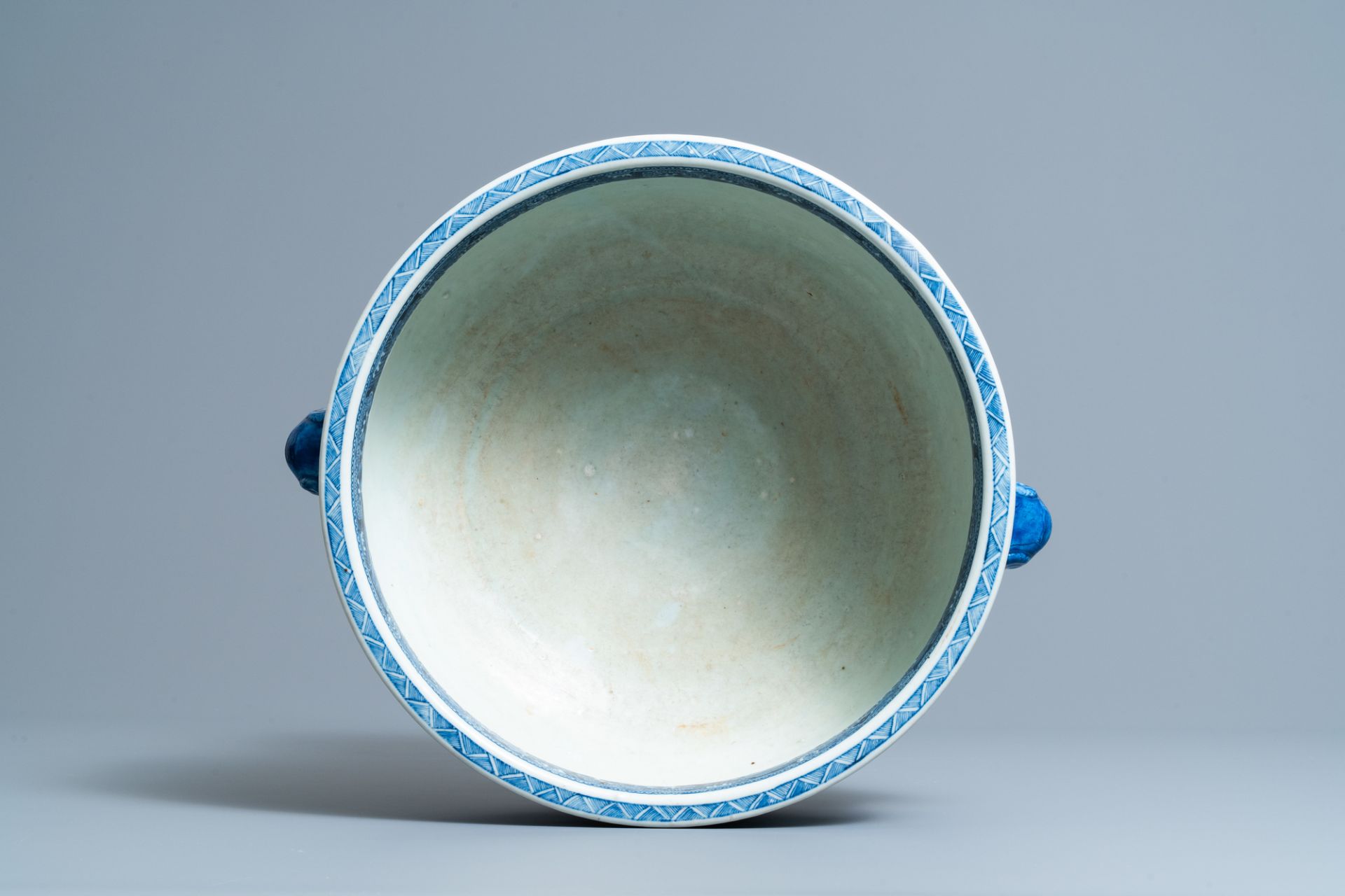 A large Chinese blue and white 'landscape' censer, Qianlong - Image 6 of 7