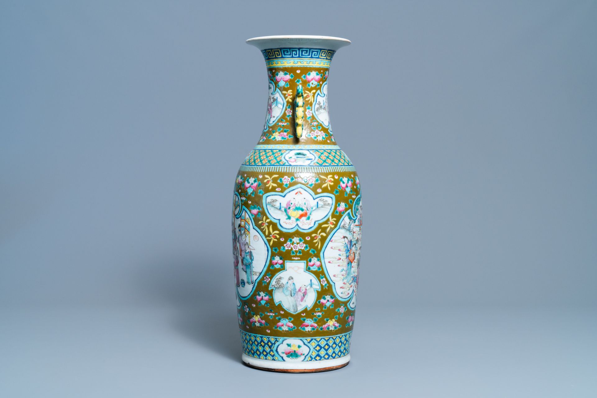 A Chinese brown-ground famille rose vase, 19th C. - Image 4 of 6