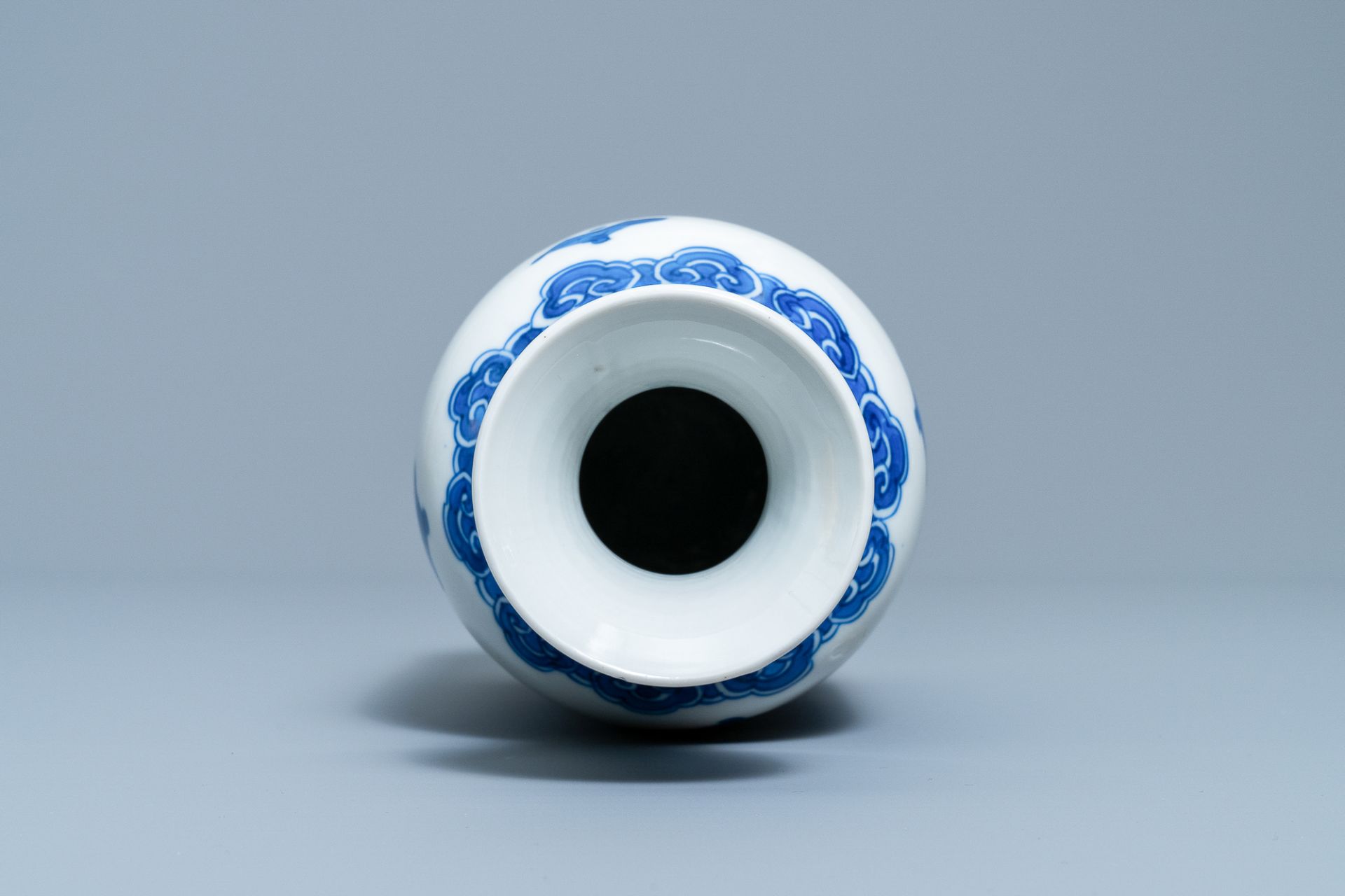 A Chinese blue and white rouleau vase, Kangxi - Image 5 of 13