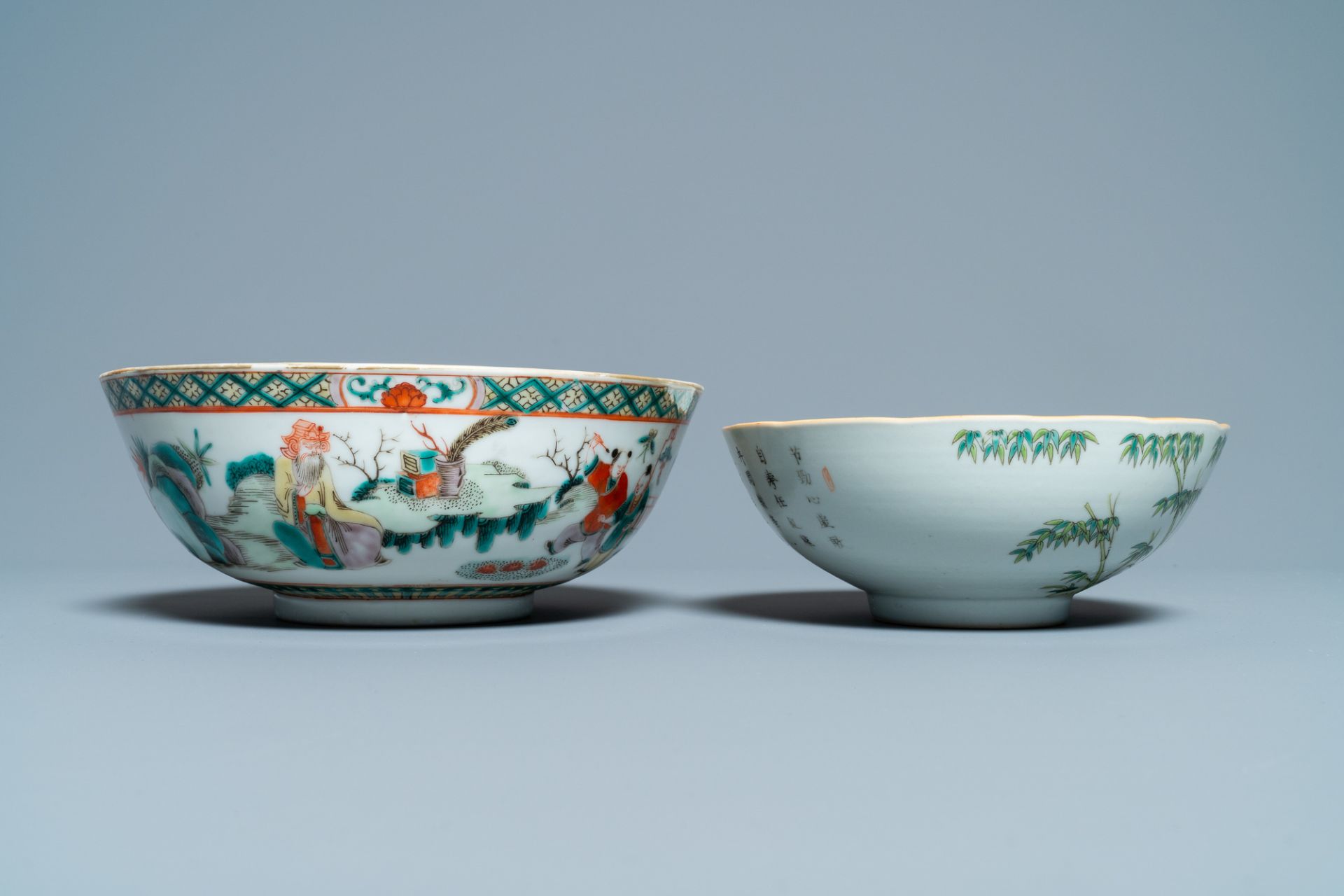 A Chinese blue and white jardiniere and two famille verte bowls, 19/20th C. - Image 11 of 13